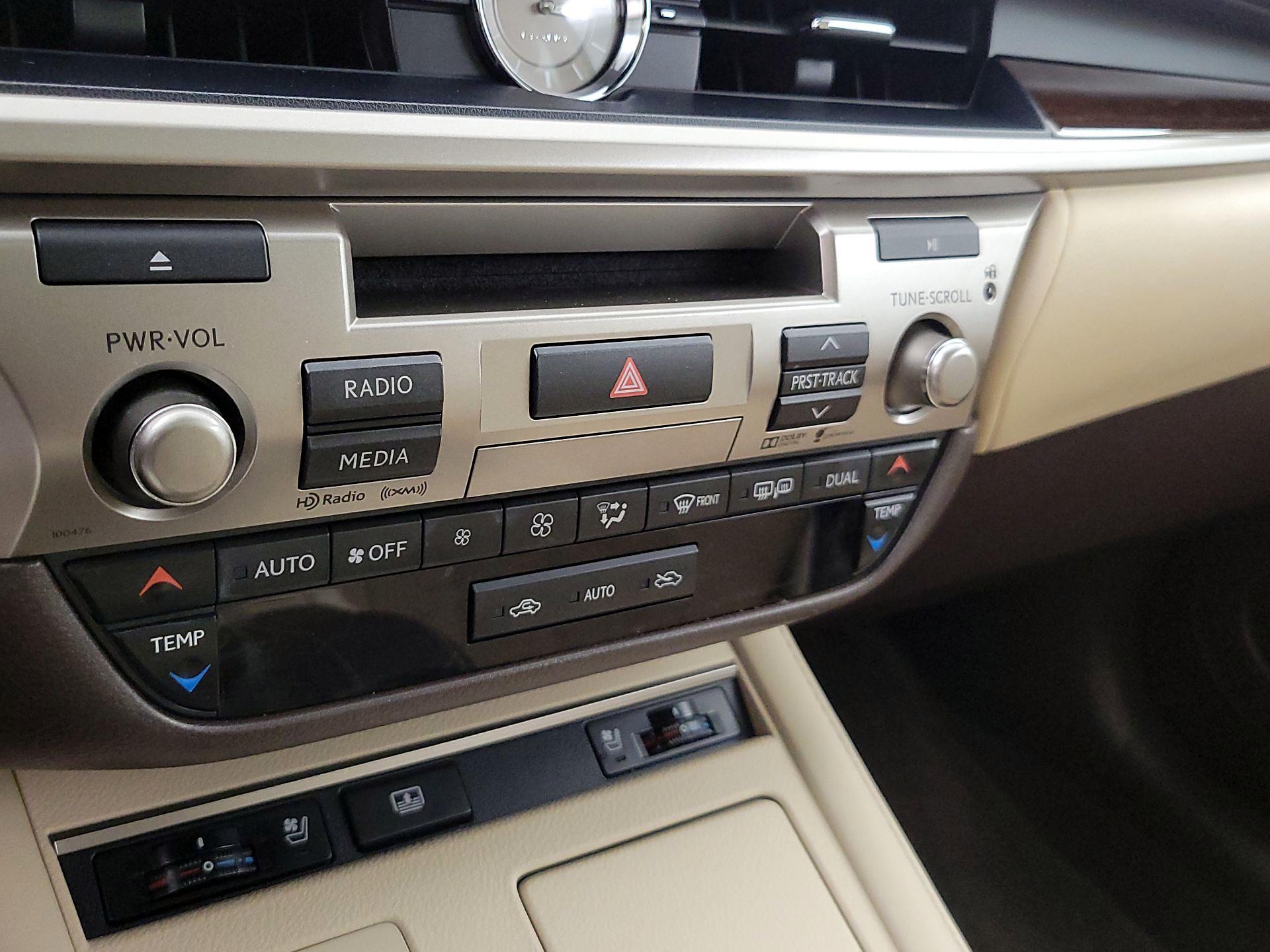 Thumbnail: 2016 Lexus ES - 17