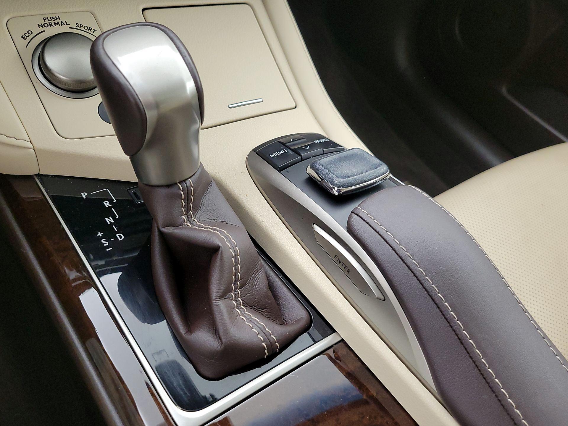Thumbnail: 2016 Lexus ES - 18