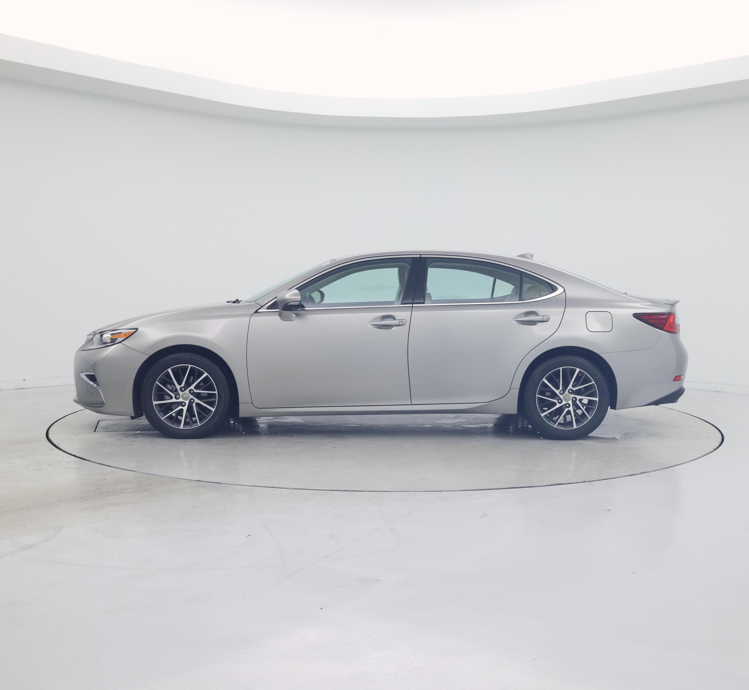Thumbnail: 2016 Lexus ES - 3