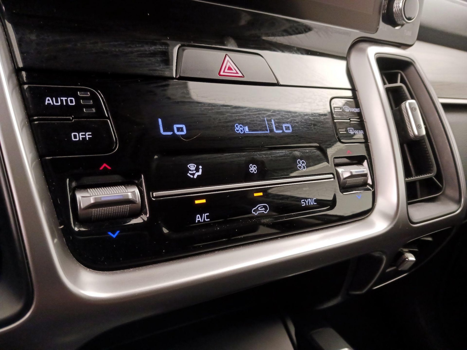 2023 Kia Sorento X-Line S - Photo 18