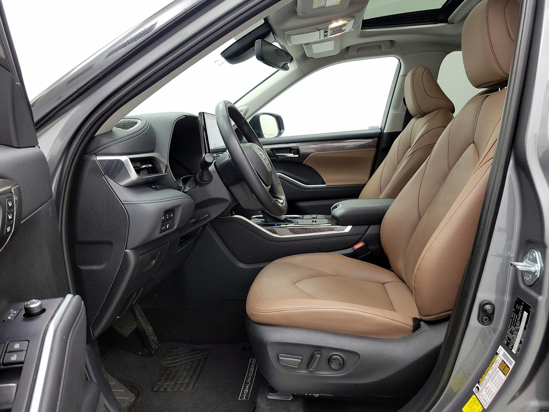 Thumbnail: 2025 Toyota Highlander - 11