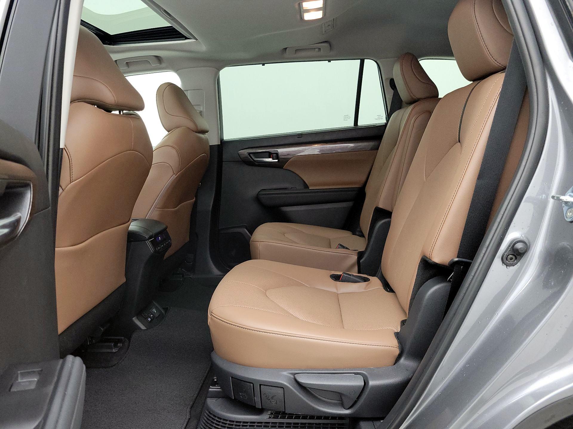 Thumbnail: 2025 Toyota Highlander - 20
