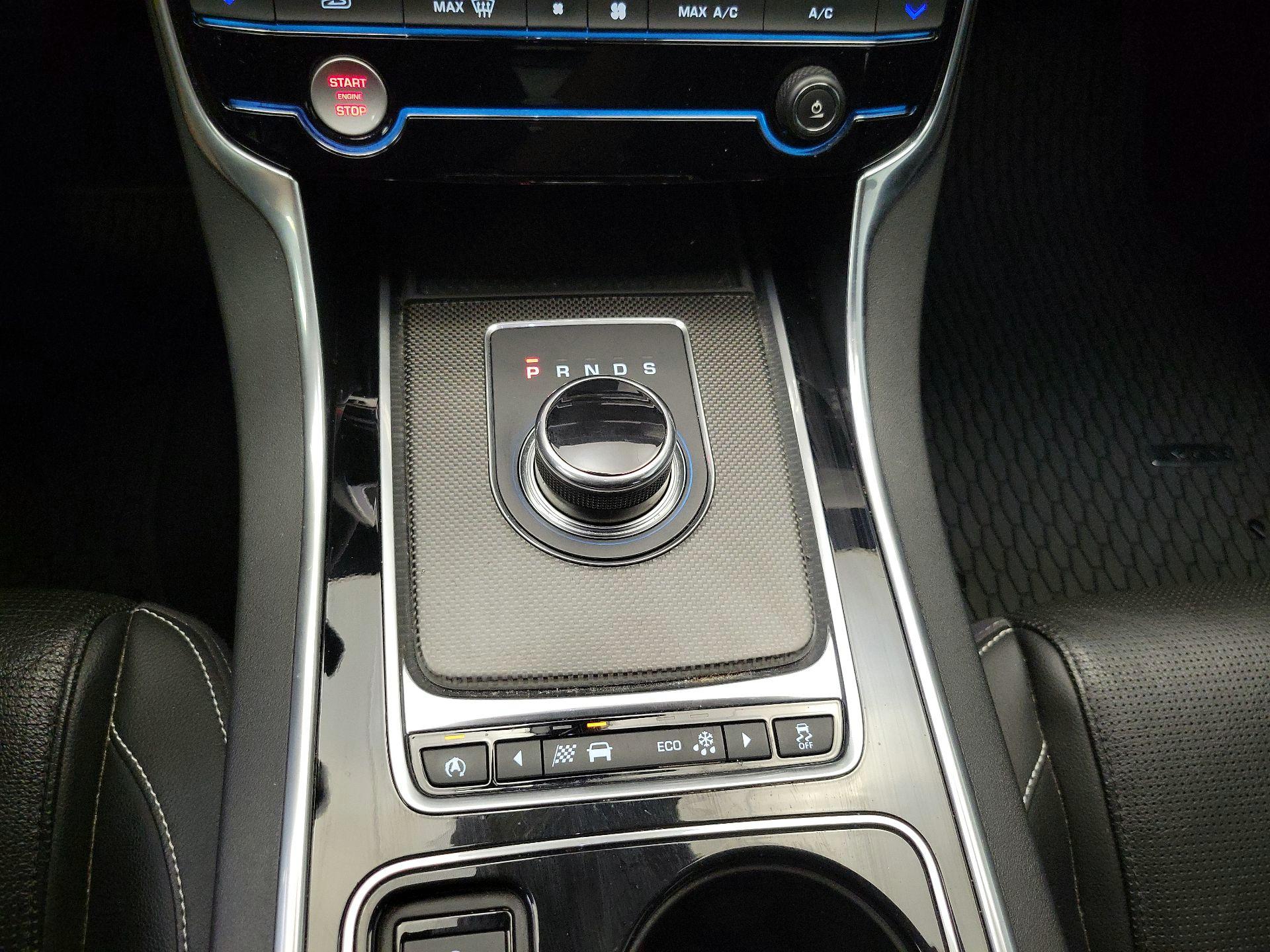 Thumbnail: 2017 Jaguar XE - 18