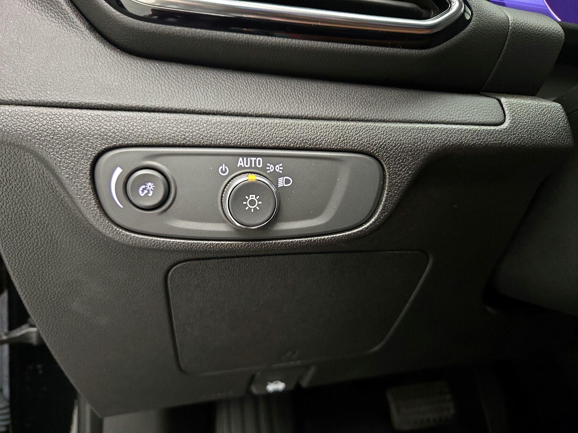 Thumbnail: 2023 Chevrolet Bolt EUV - 13