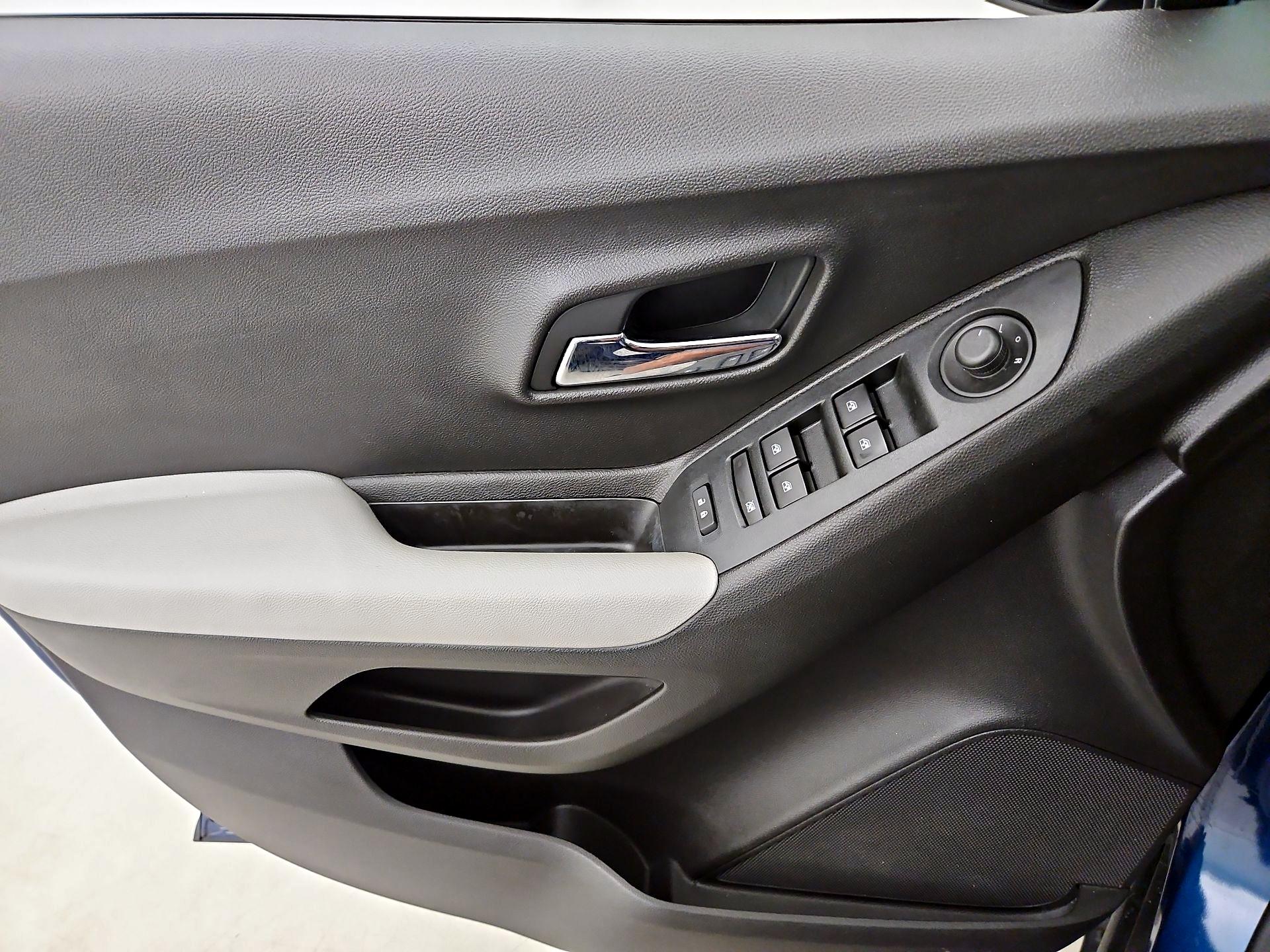 Thumbnail: 2019 Chevrolet Trax - 12