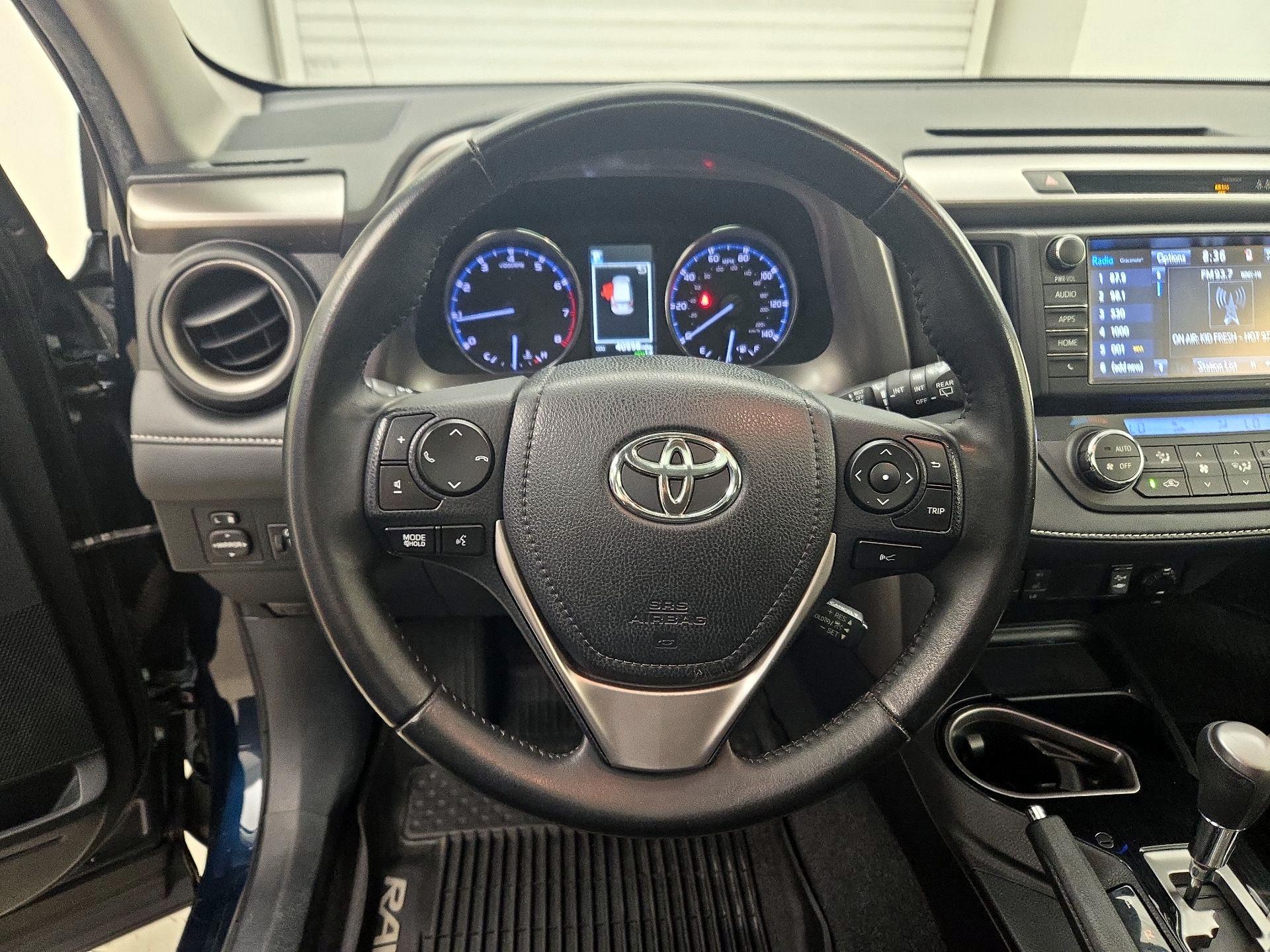 Thumbnail: 2018 Toyota RAV4 - 10