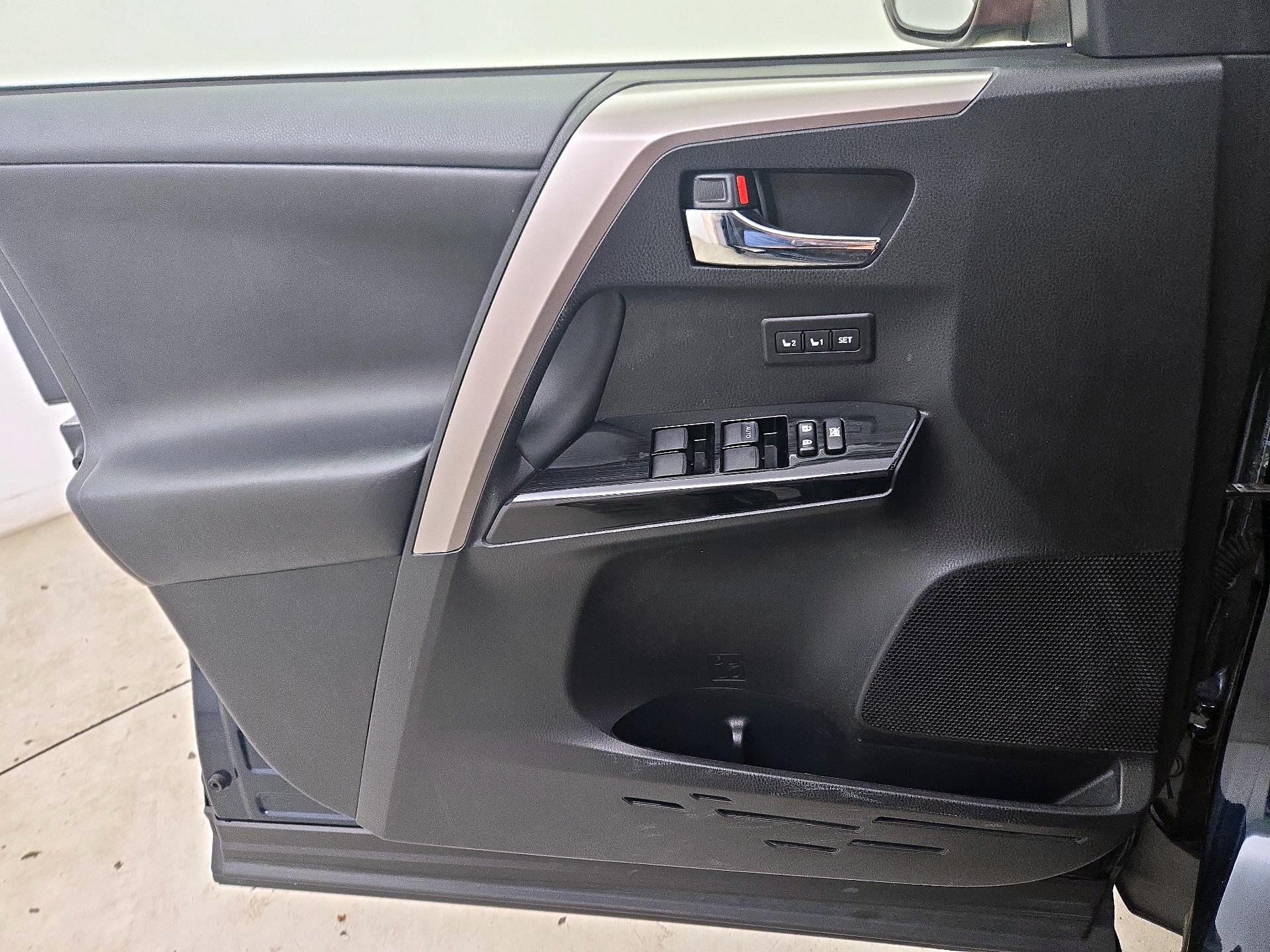 Thumbnail: 2018 Toyota RAV4 - 12