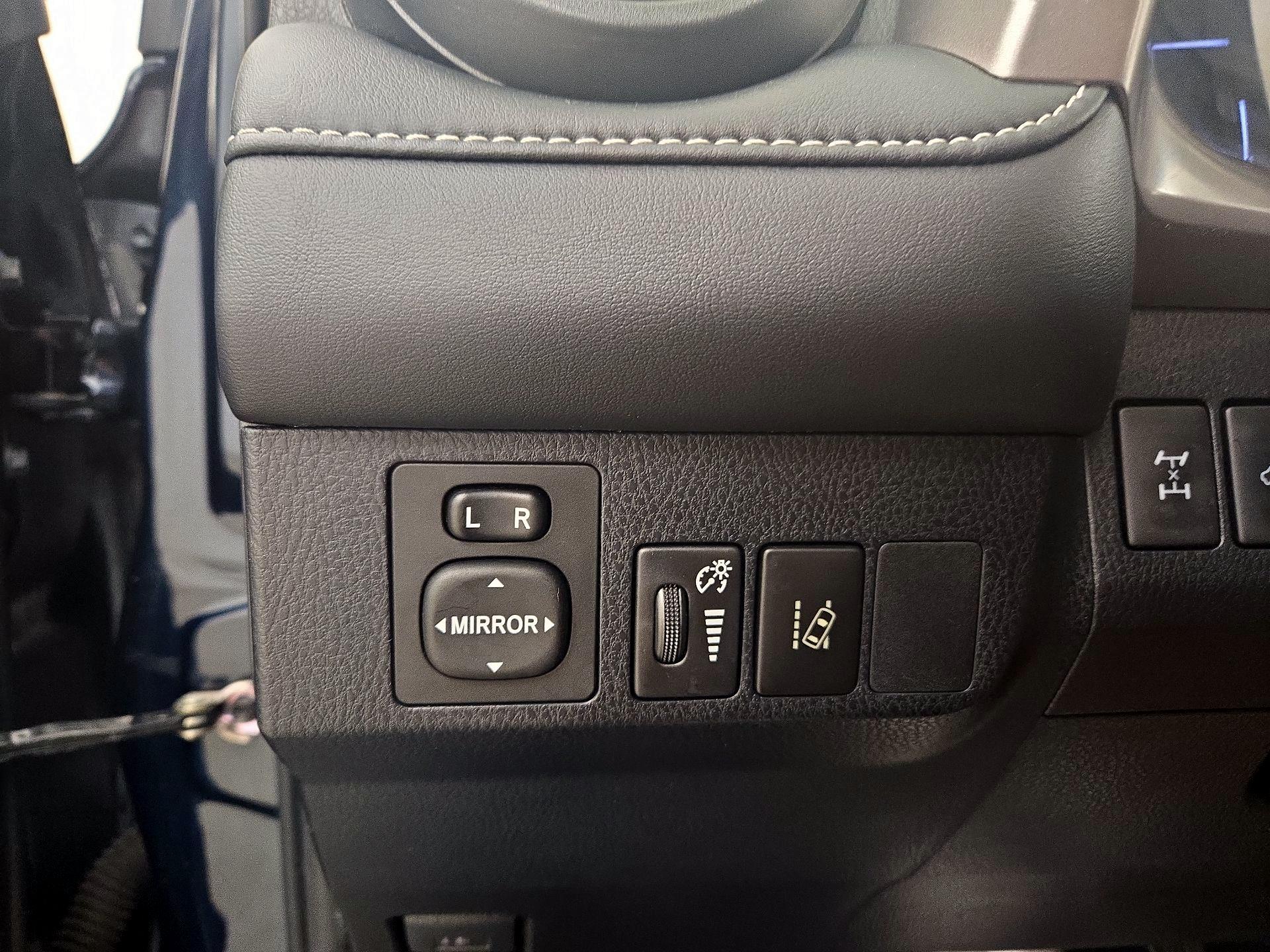 Thumbnail: 2018 Toyota RAV4 - 13