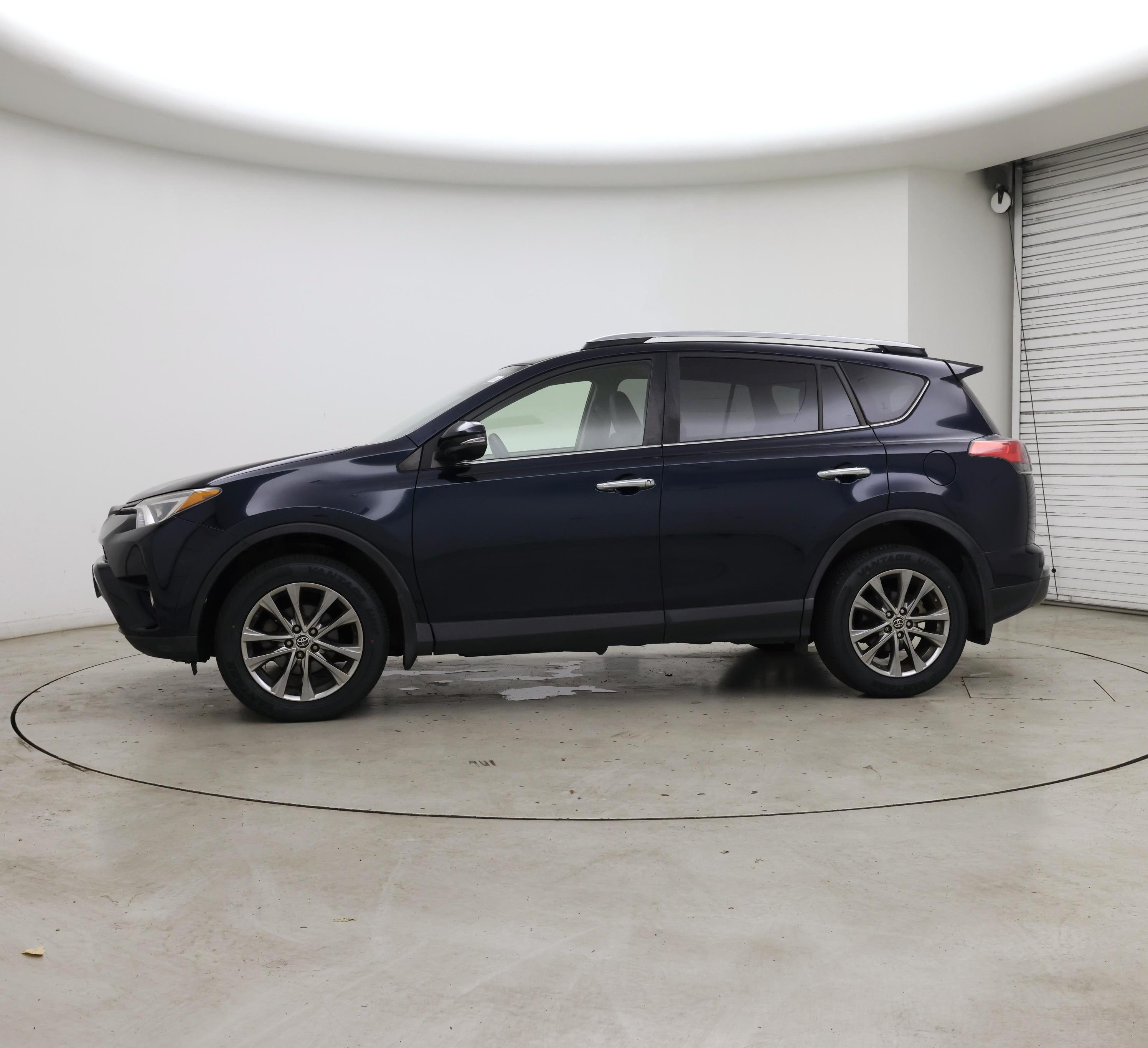 Thumbnail: 2018 Toyota RAV4 - 3