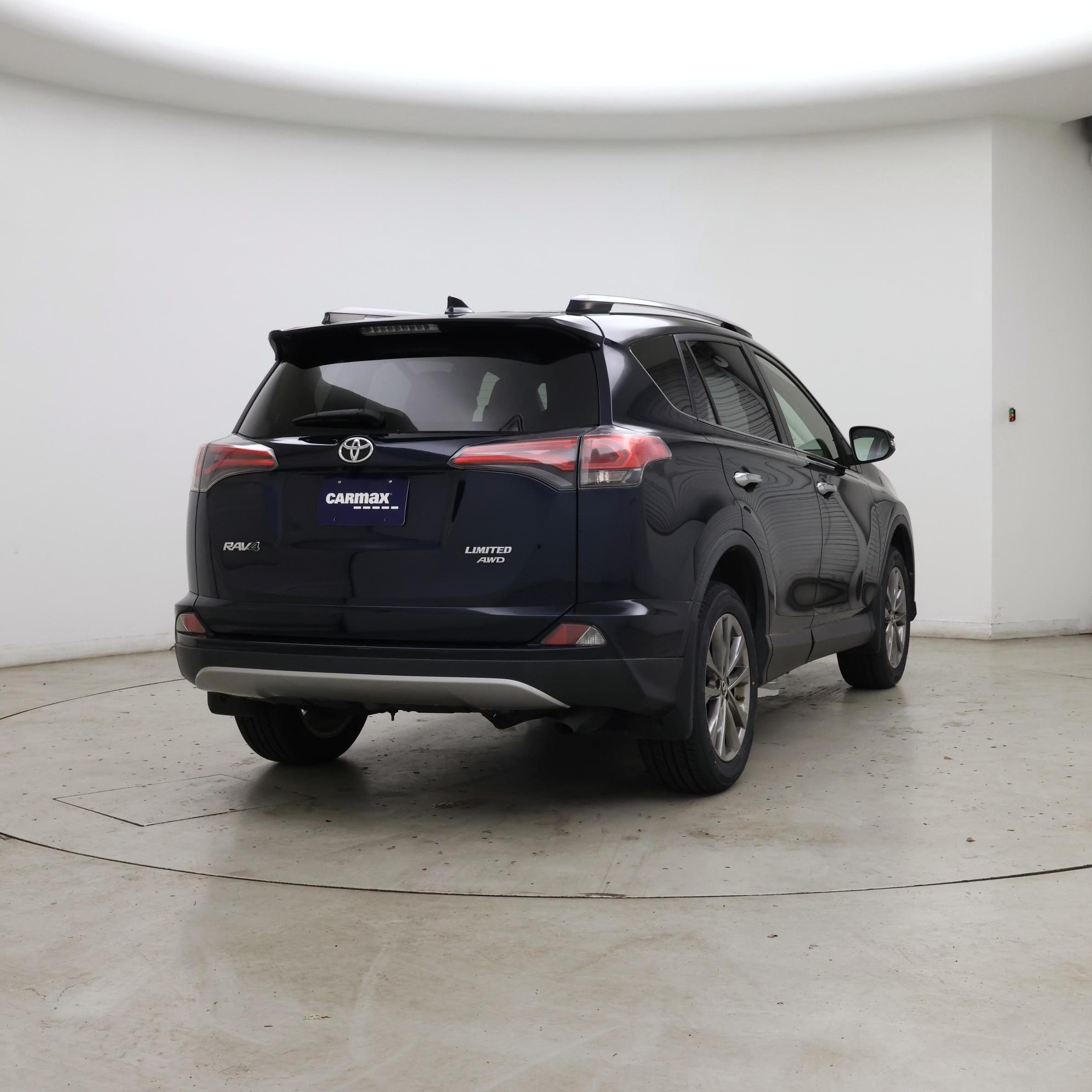 Thumbnail: 2018 Toyota RAV4 - 8