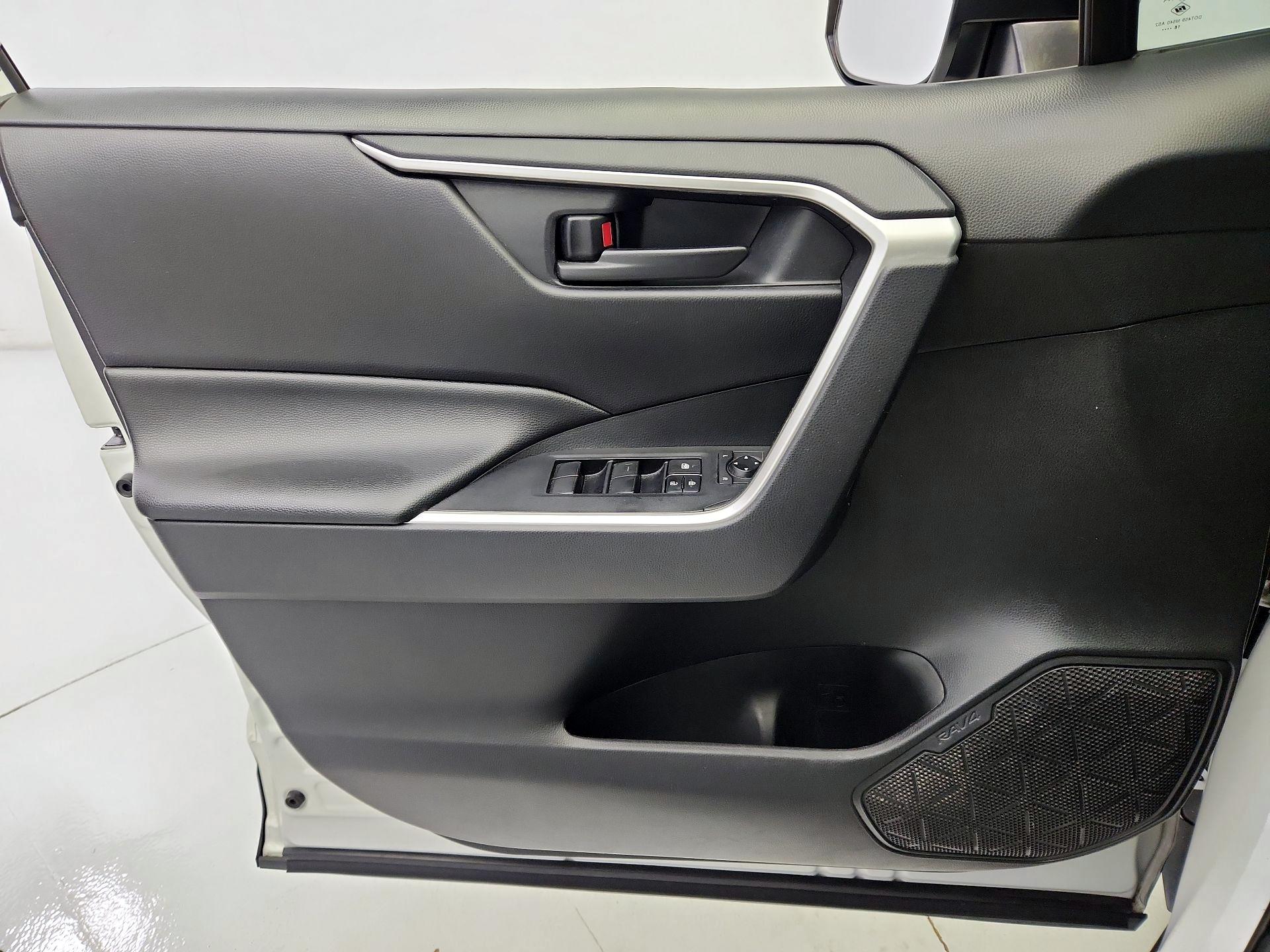 Thumbnail: 2019 Toyota RAV4 - 12