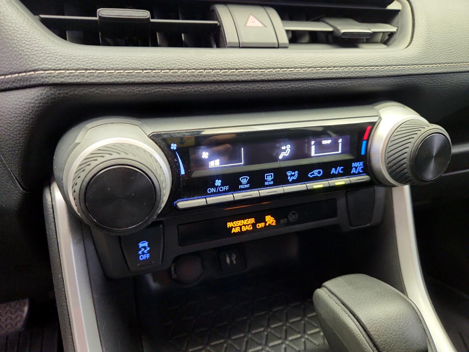 Thumbnail: 2019 Toyota RAV4 - 16