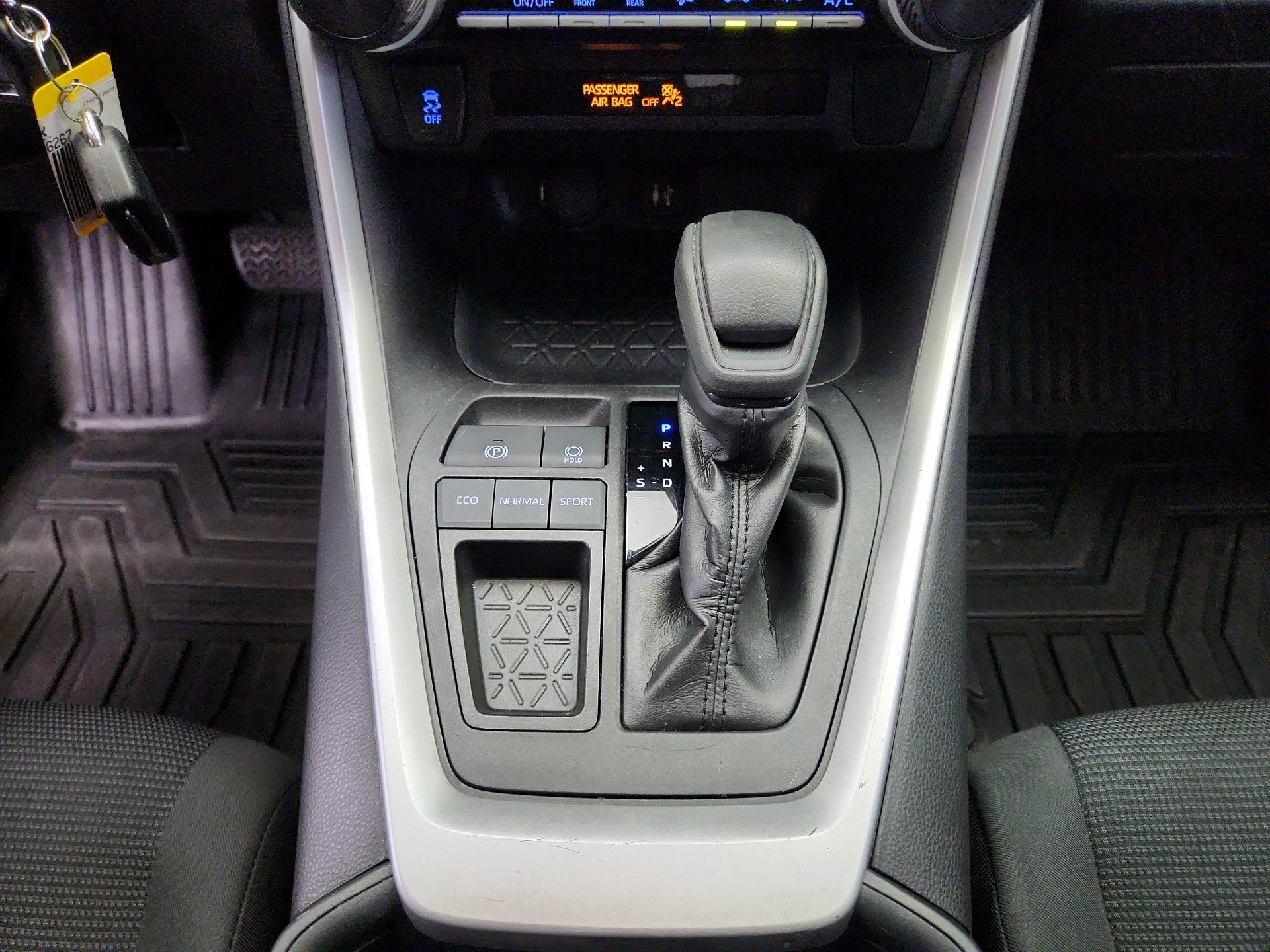 Thumbnail: 2019 Toyota RAV4 - 17