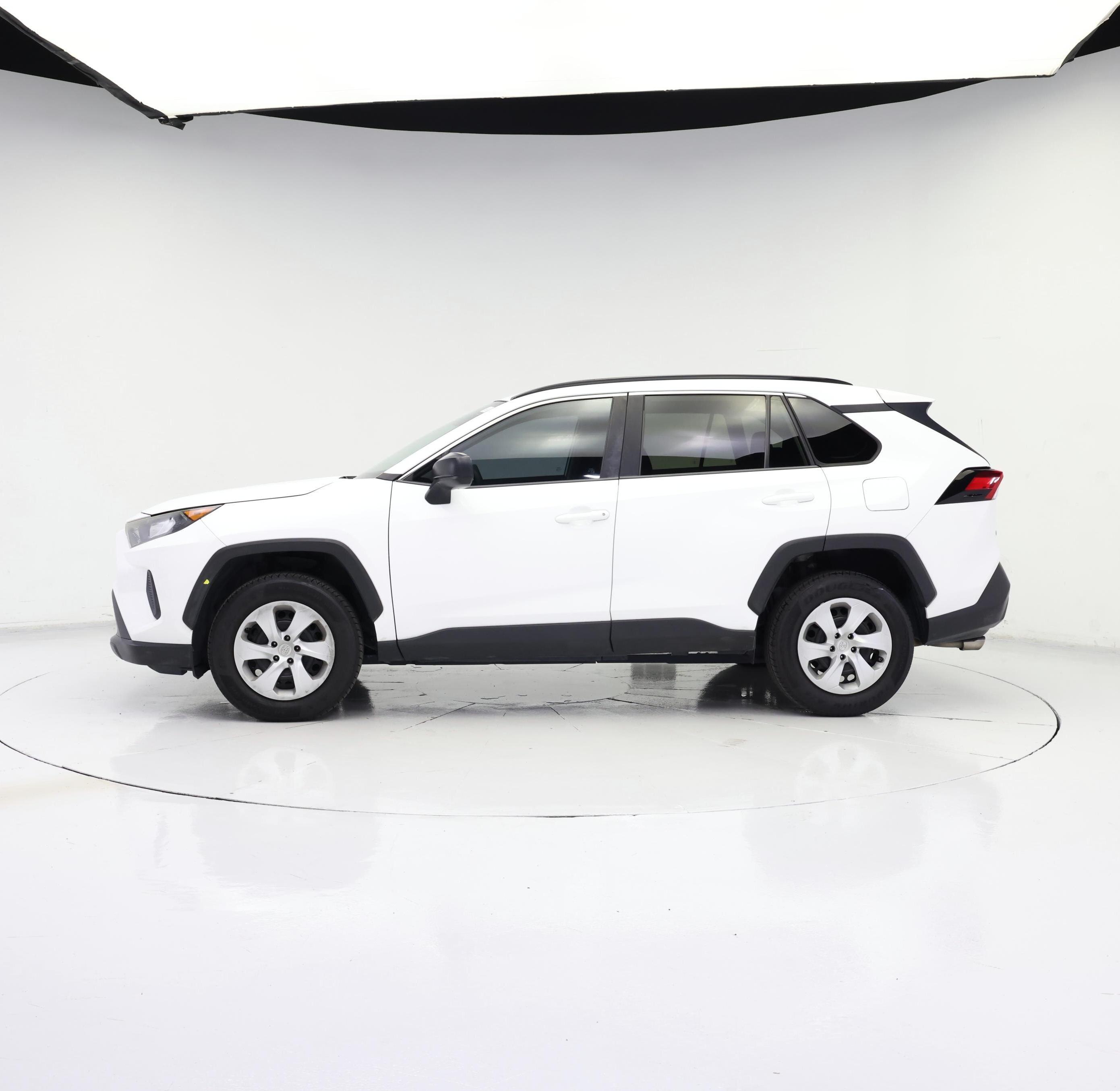 Thumbnail: 2019 Toyota RAV4 - 3