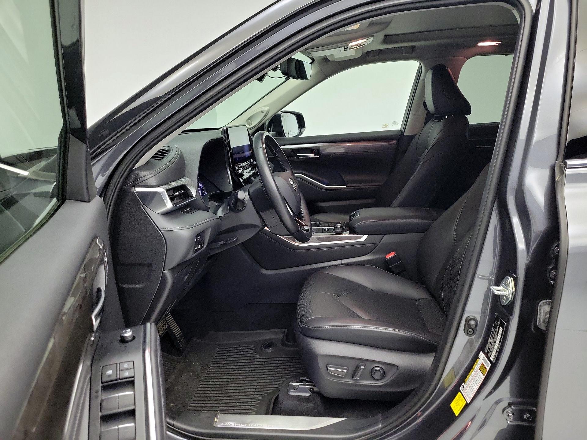 Thumbnail: 2020 Toyota Highlander - 11