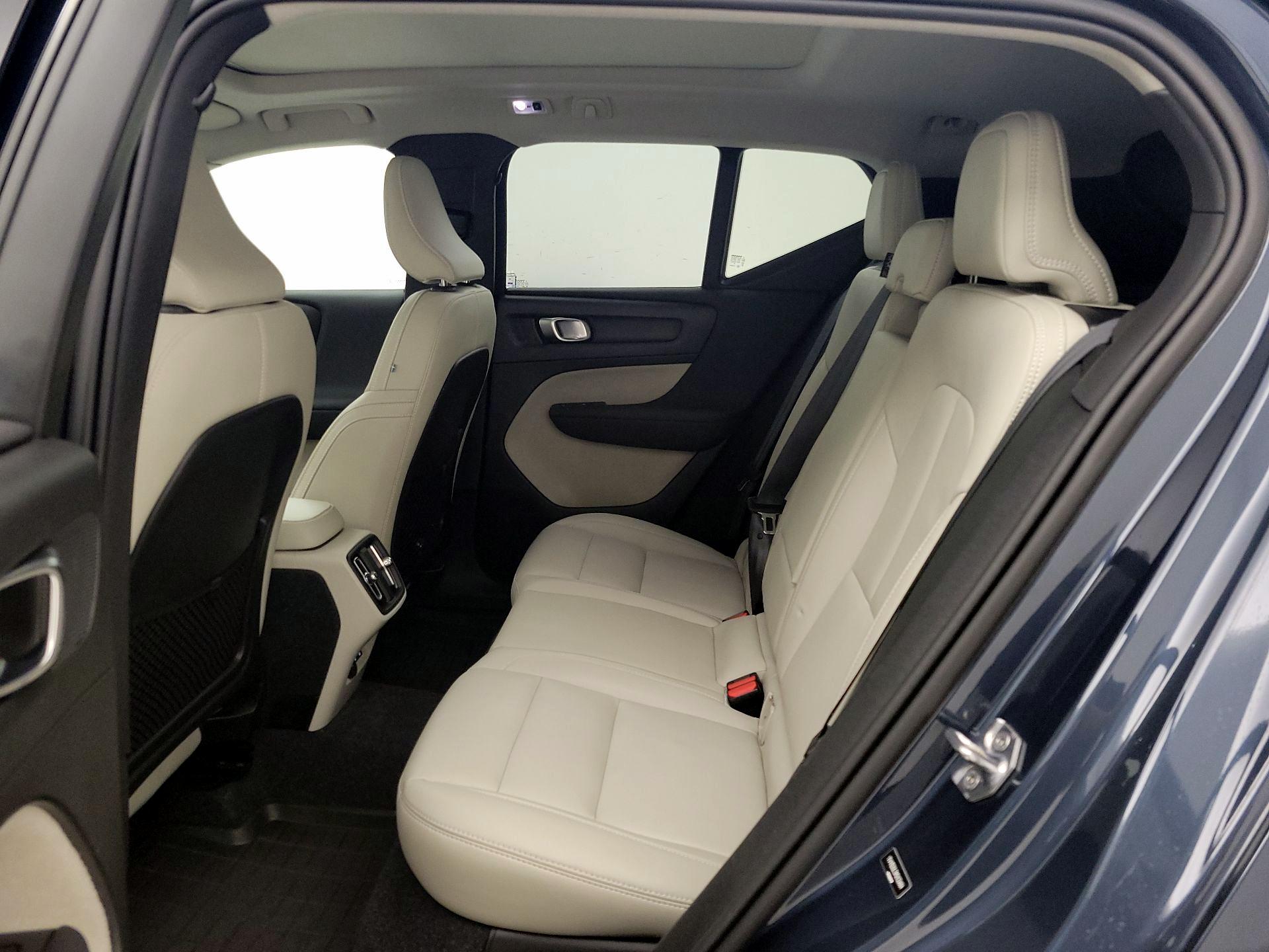 Thumbnail: 2021 Volvo XC40 - 20