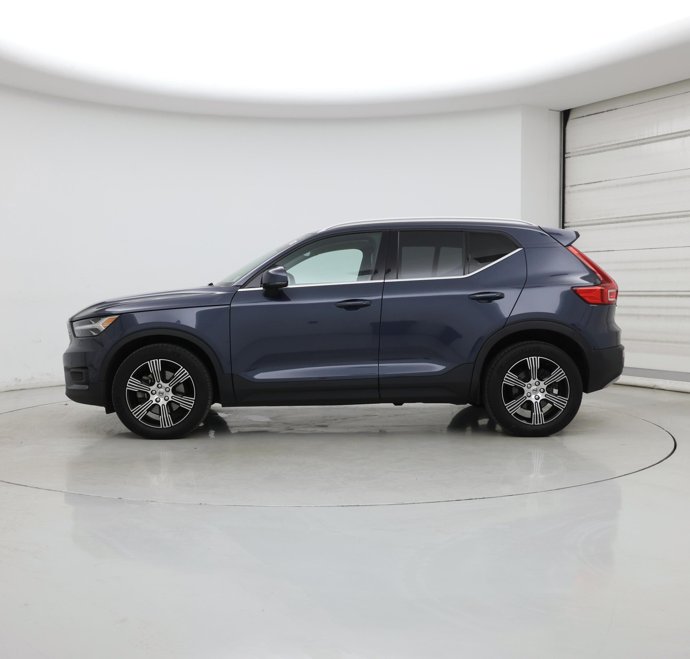 Thumbnail: 2021 Volvo XC40 - 3