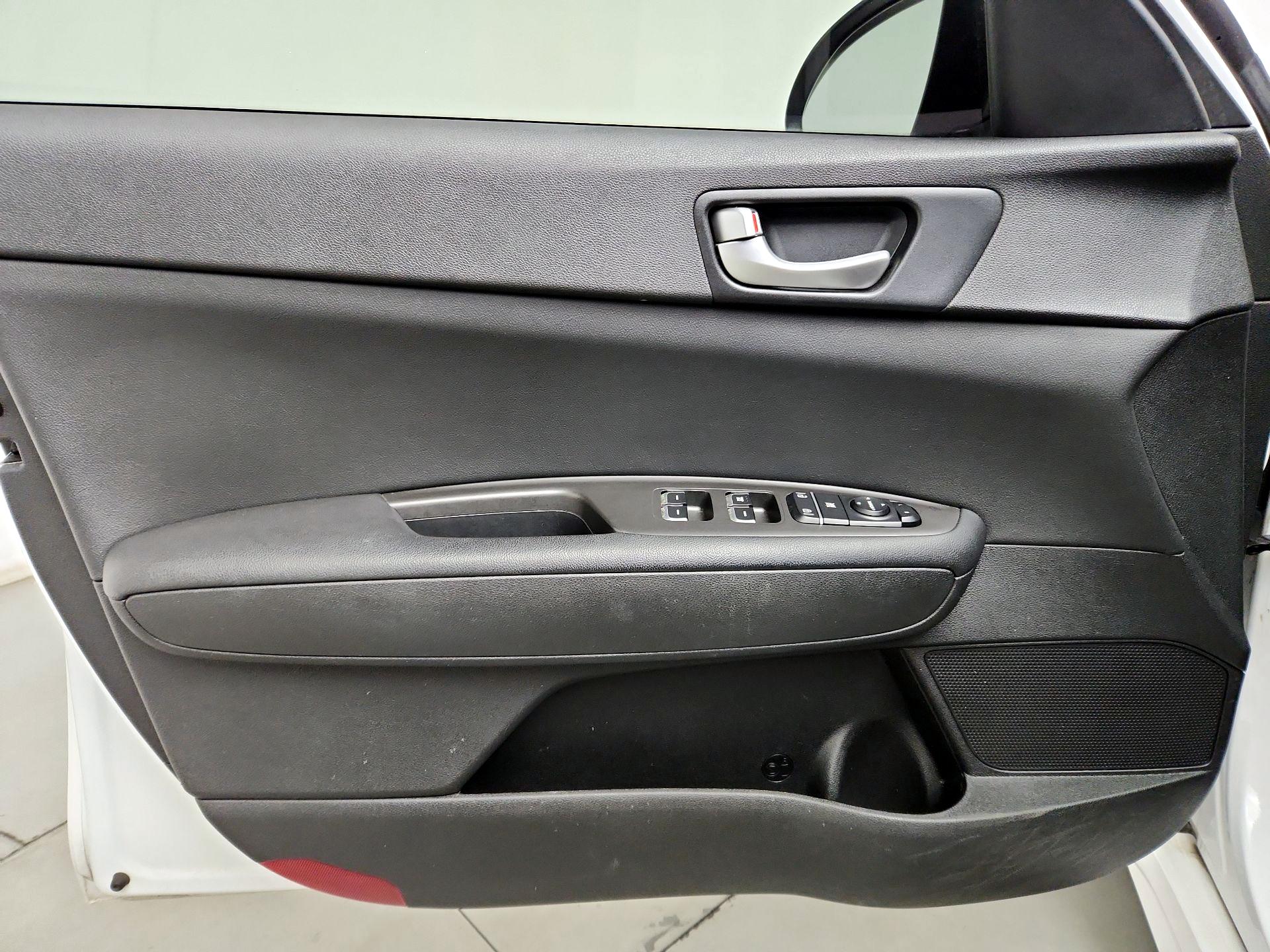 Thumbnail: 2016 Kia Optima - 12
