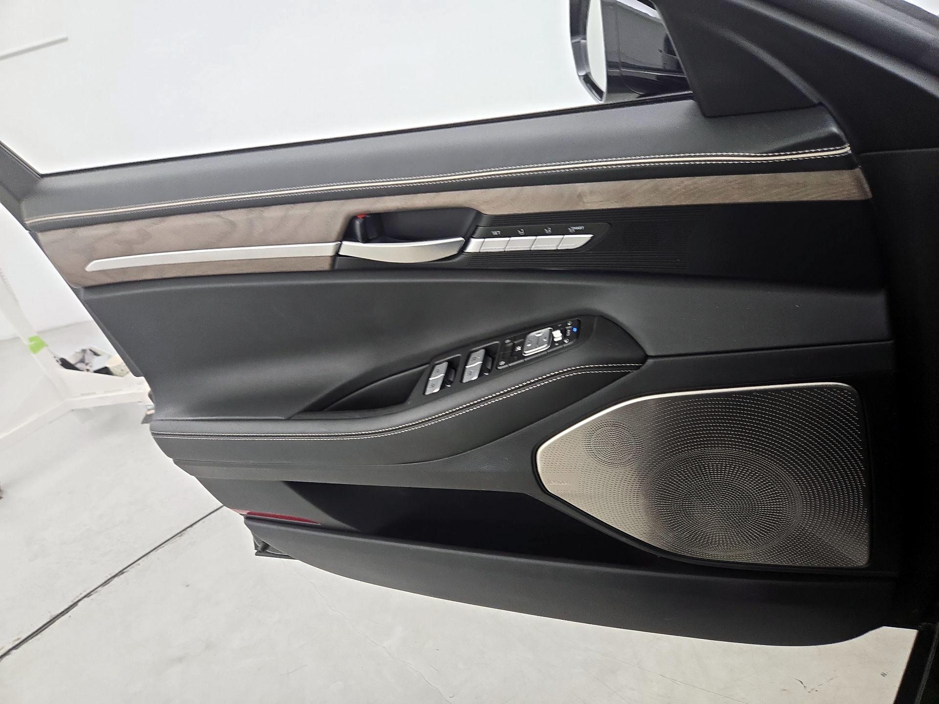 Thumbnail: 2022 Genesis G90 - 12