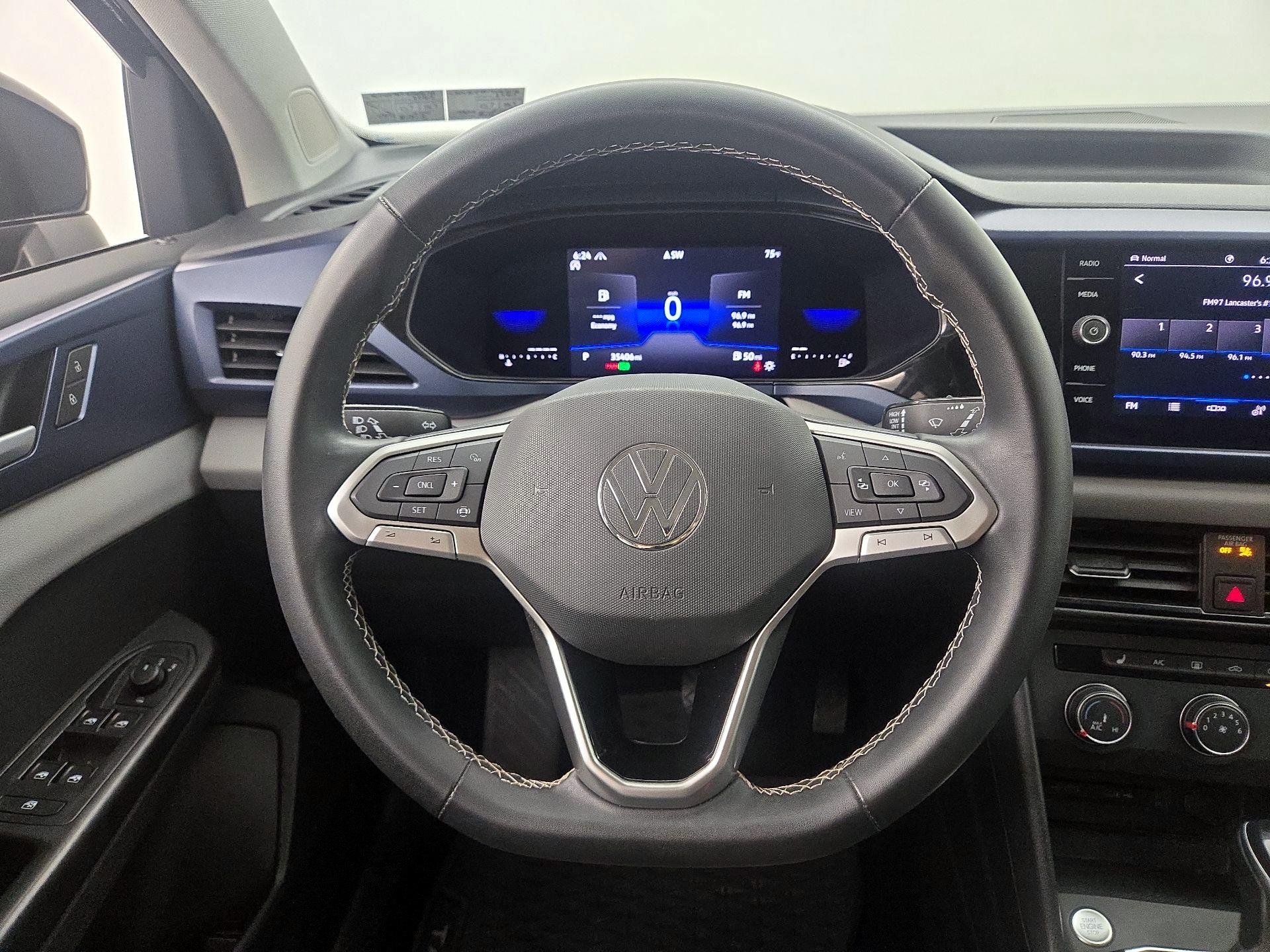 Thumbnail: 2022 Volkswagen Taos - 10