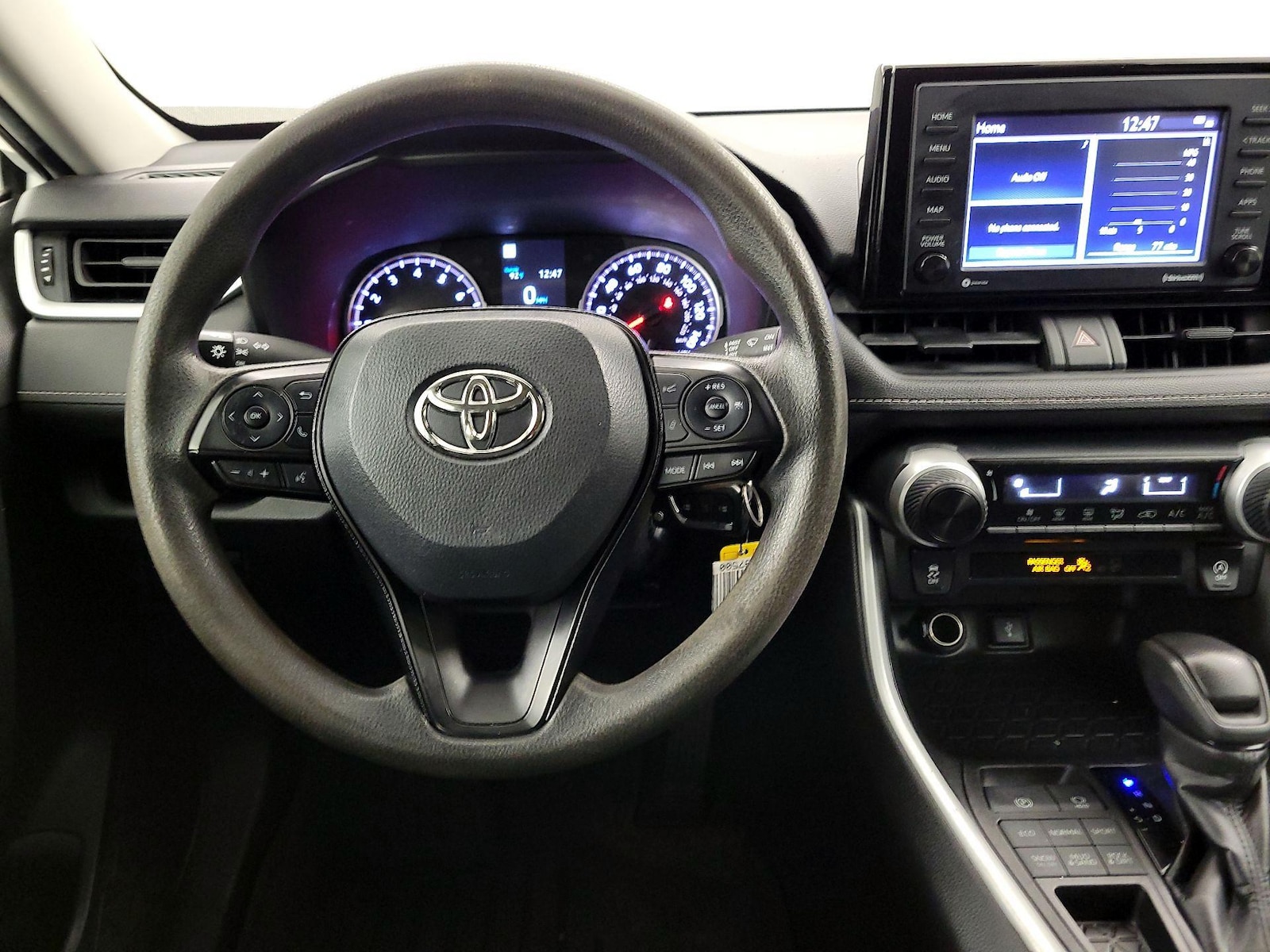 2021 Toyota RAV4 LE - Photo 11
