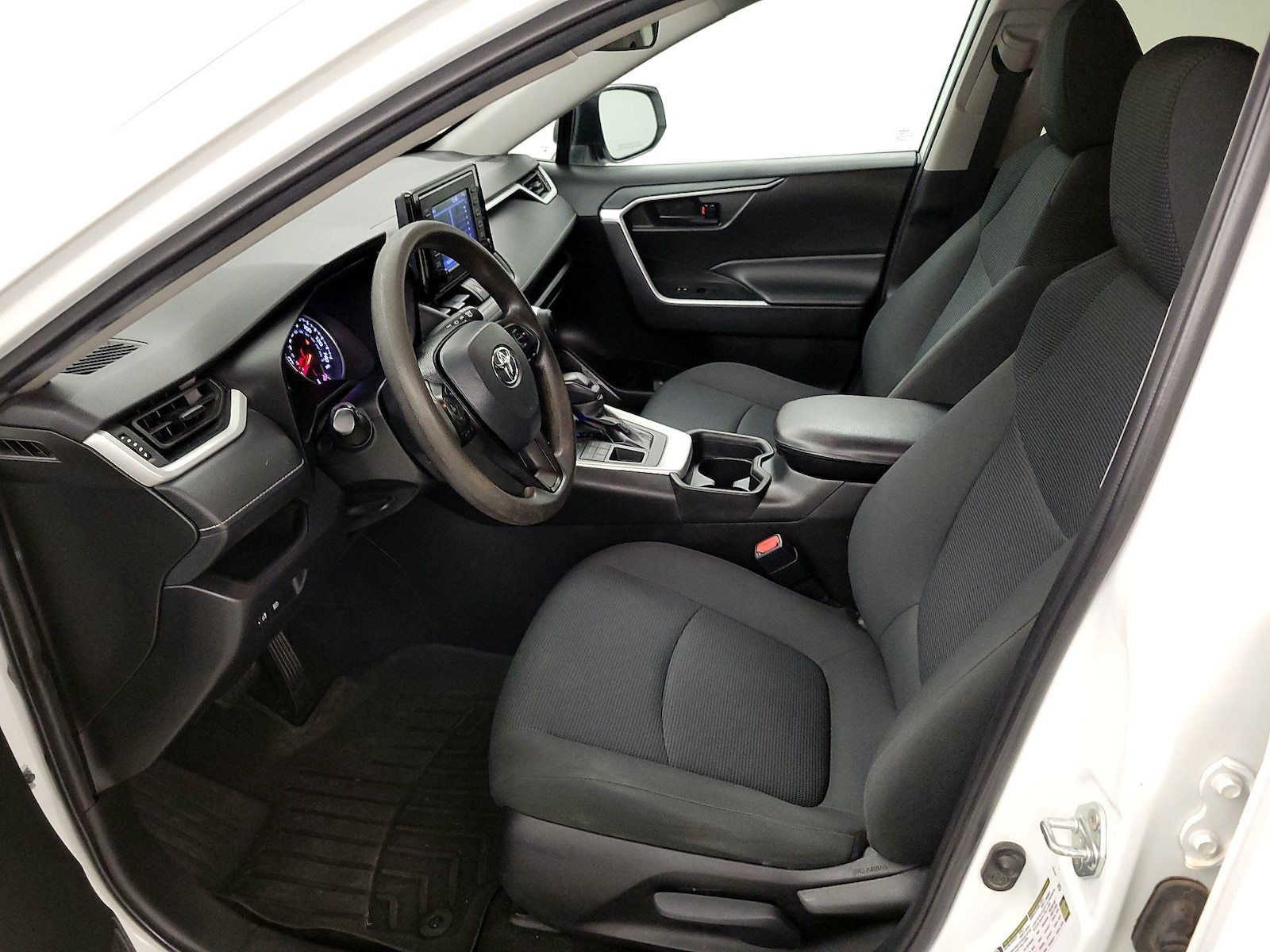 2021 Toyota RAV4 LE - Photo 12