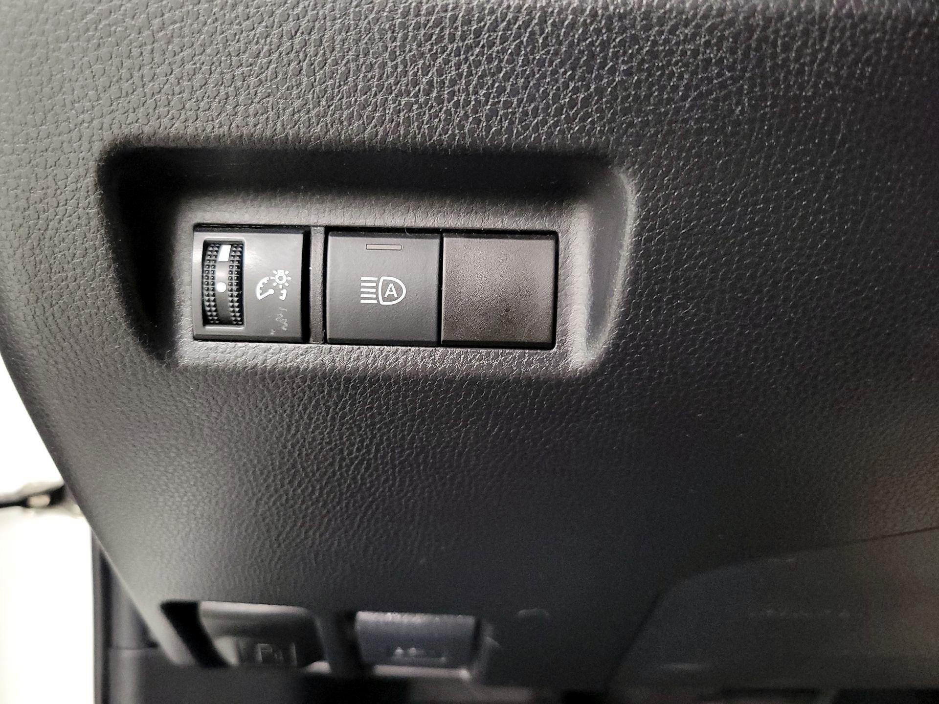 Thumbnail: 2021 Toyota RAV4 - 13