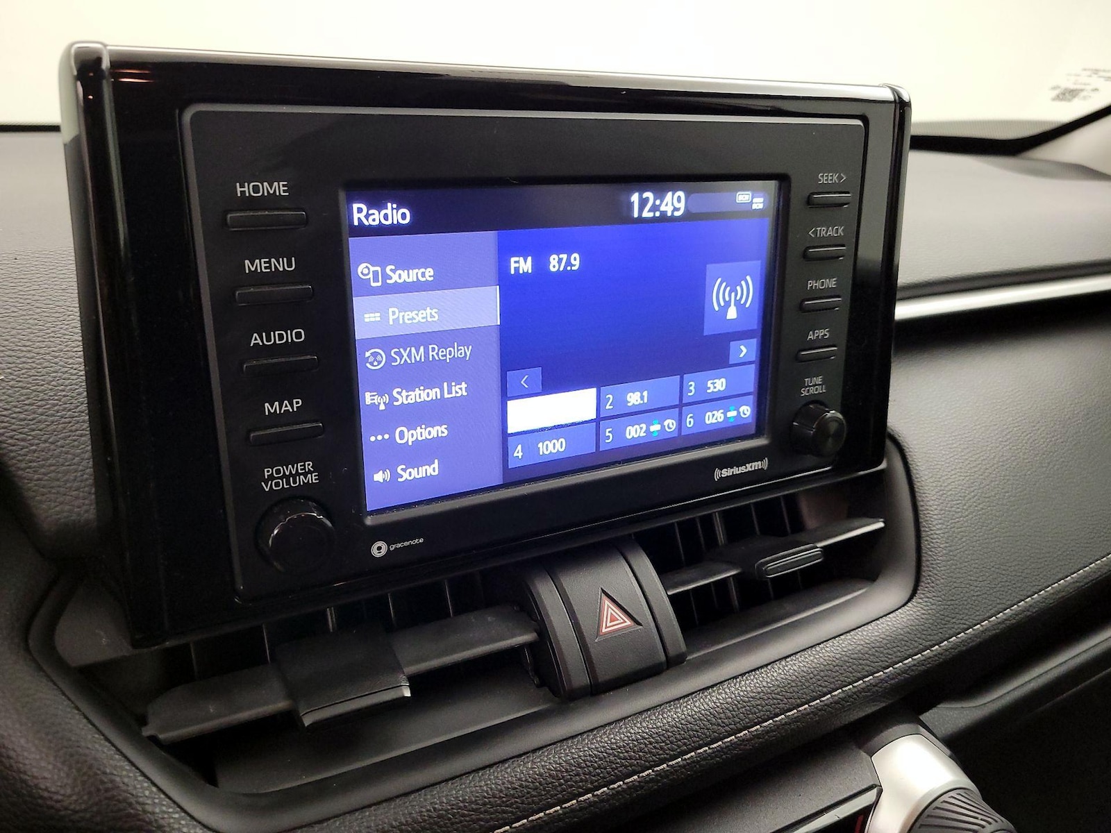 2021 Toyota RAV4 LE - Photo 16