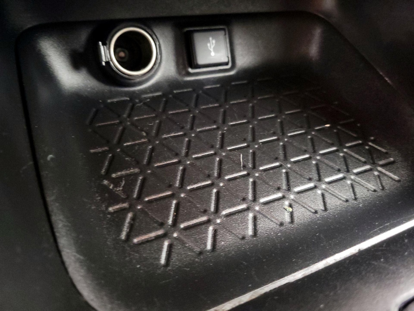 2021 Toyota RAV4 LE - Photo 19