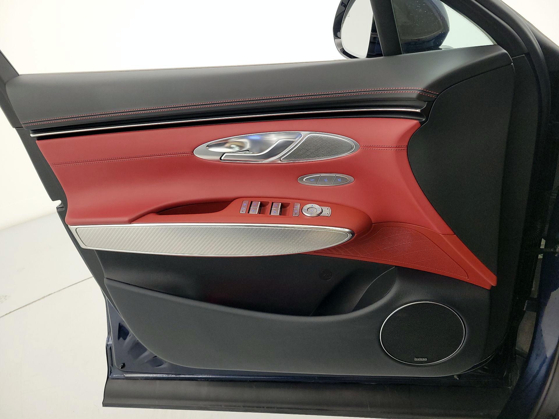 Thumbnail: 2023 Genesis GV70 - 12