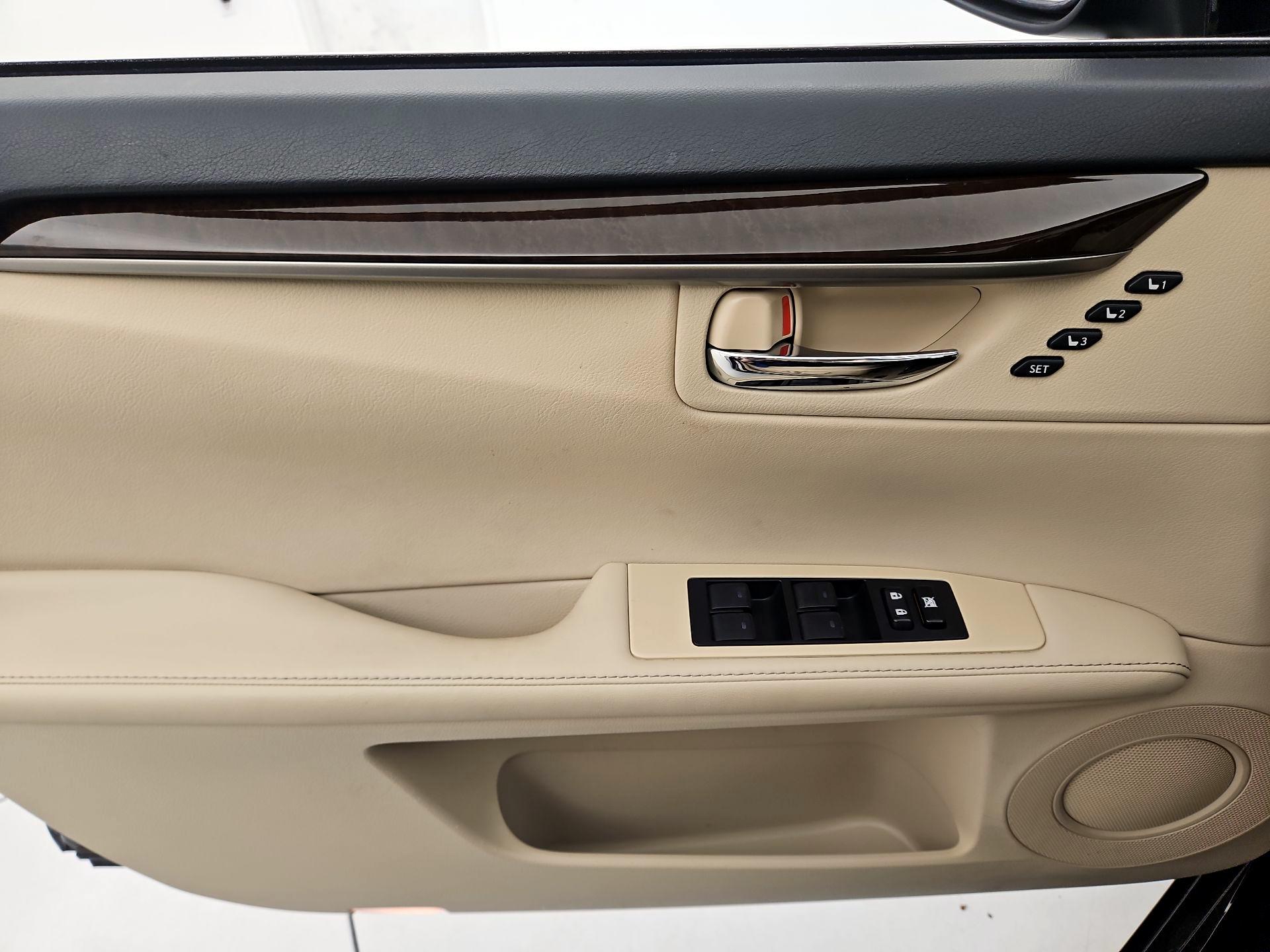 Thumbnail: 2014 Lexus ES - 12