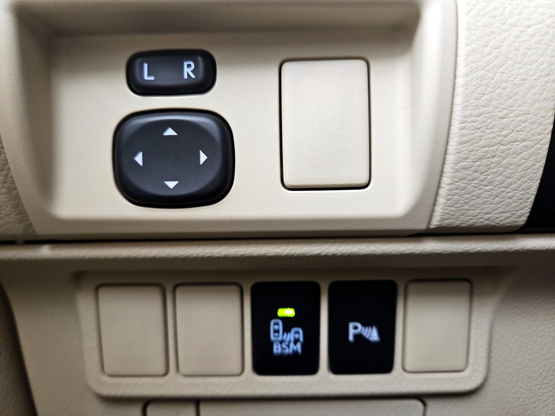 Thumbnail: 2014 Lexus ES - 13