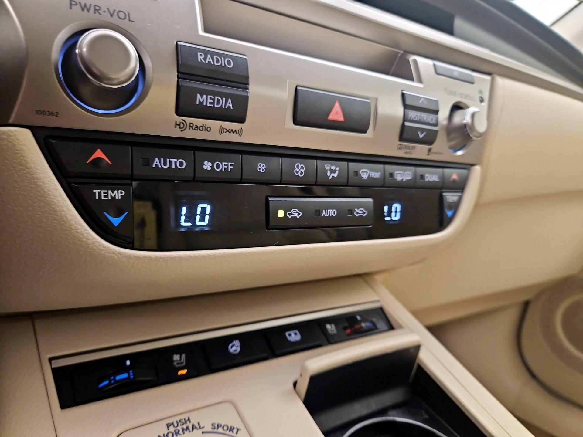 Thumbnail: 2014 Lexus ES - 17