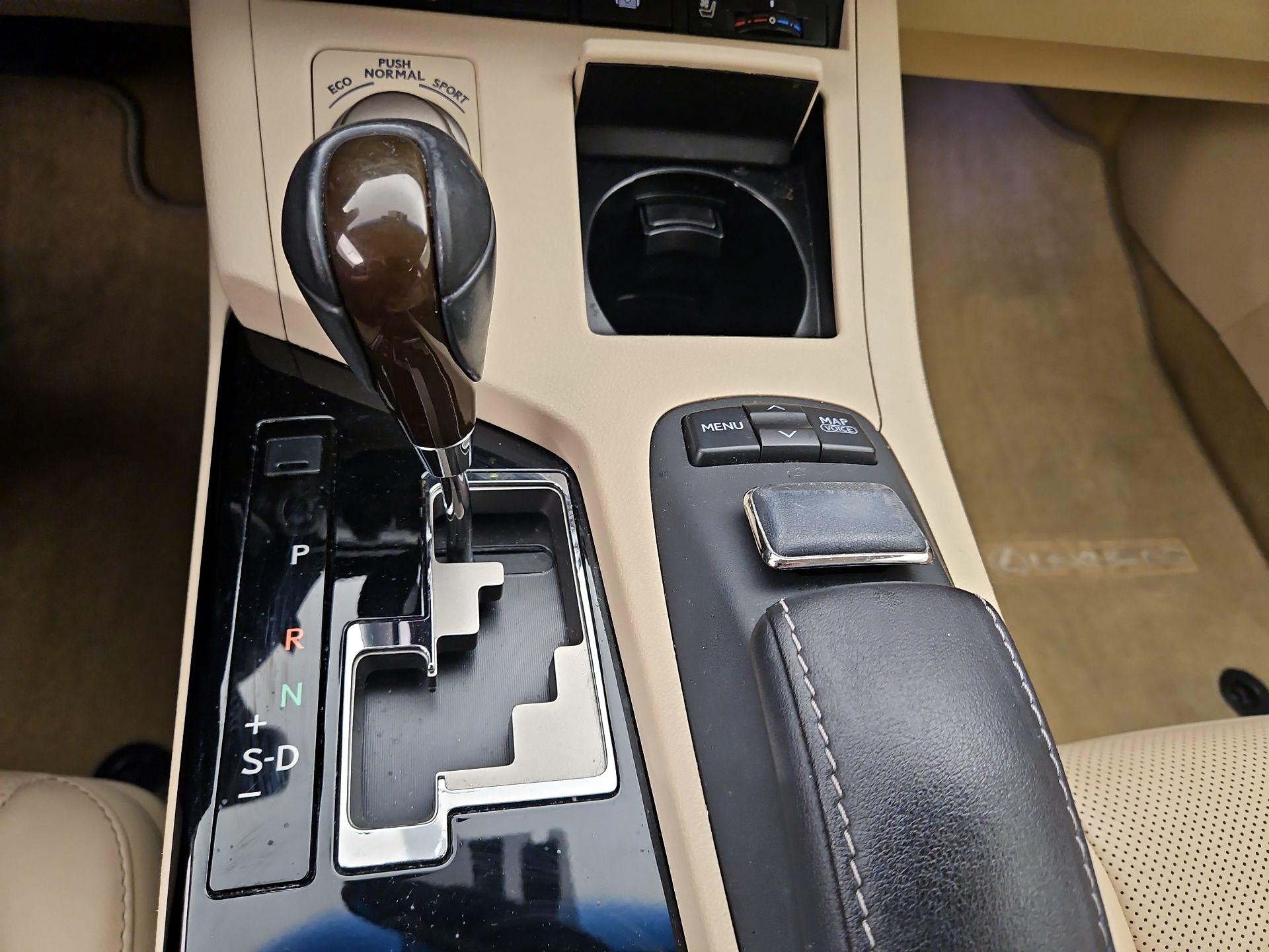 Thumbnail: 2014 Lexus ES - 18