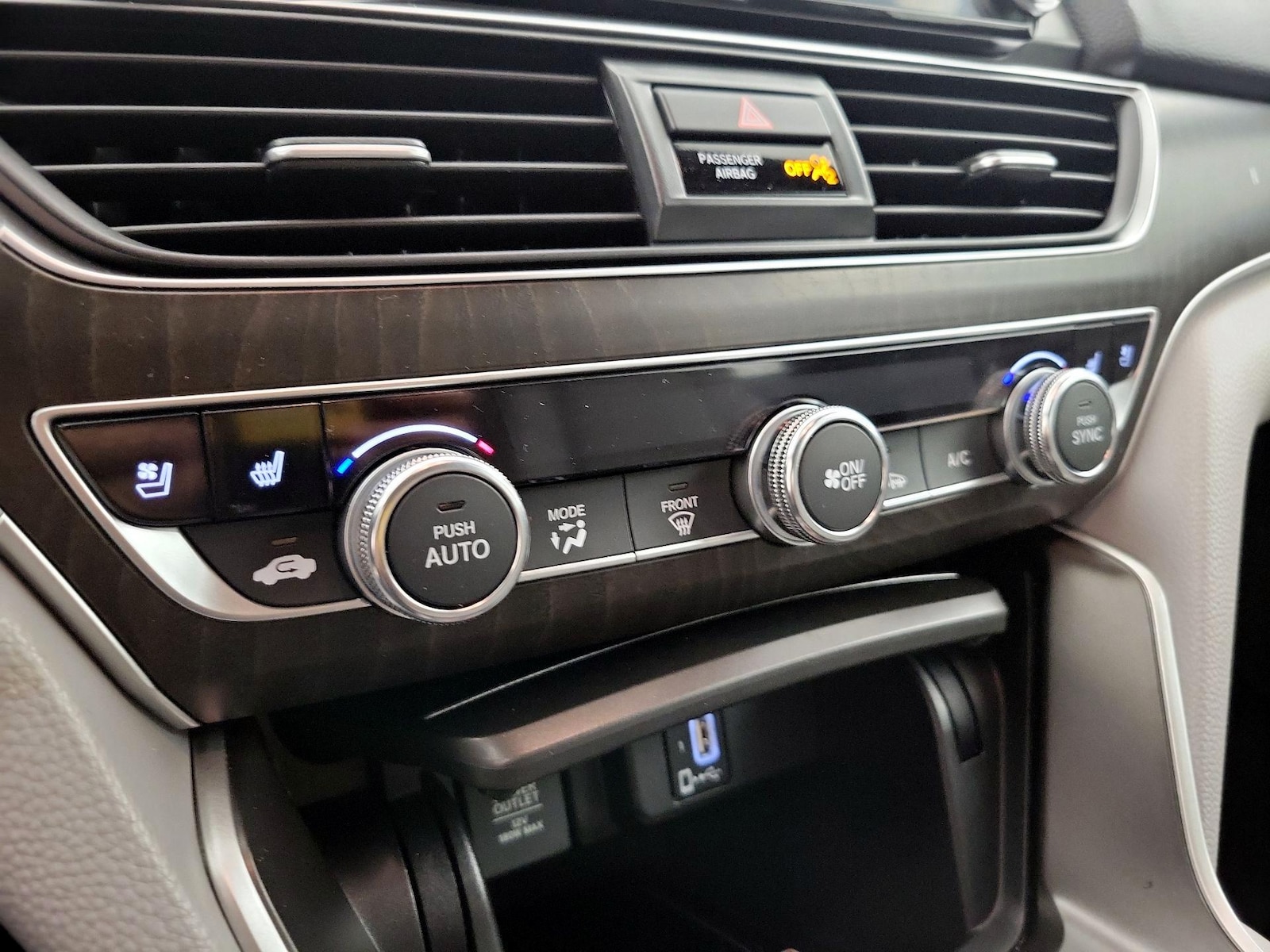 2018 Honda Accord Hybrid Touring - Photo 17