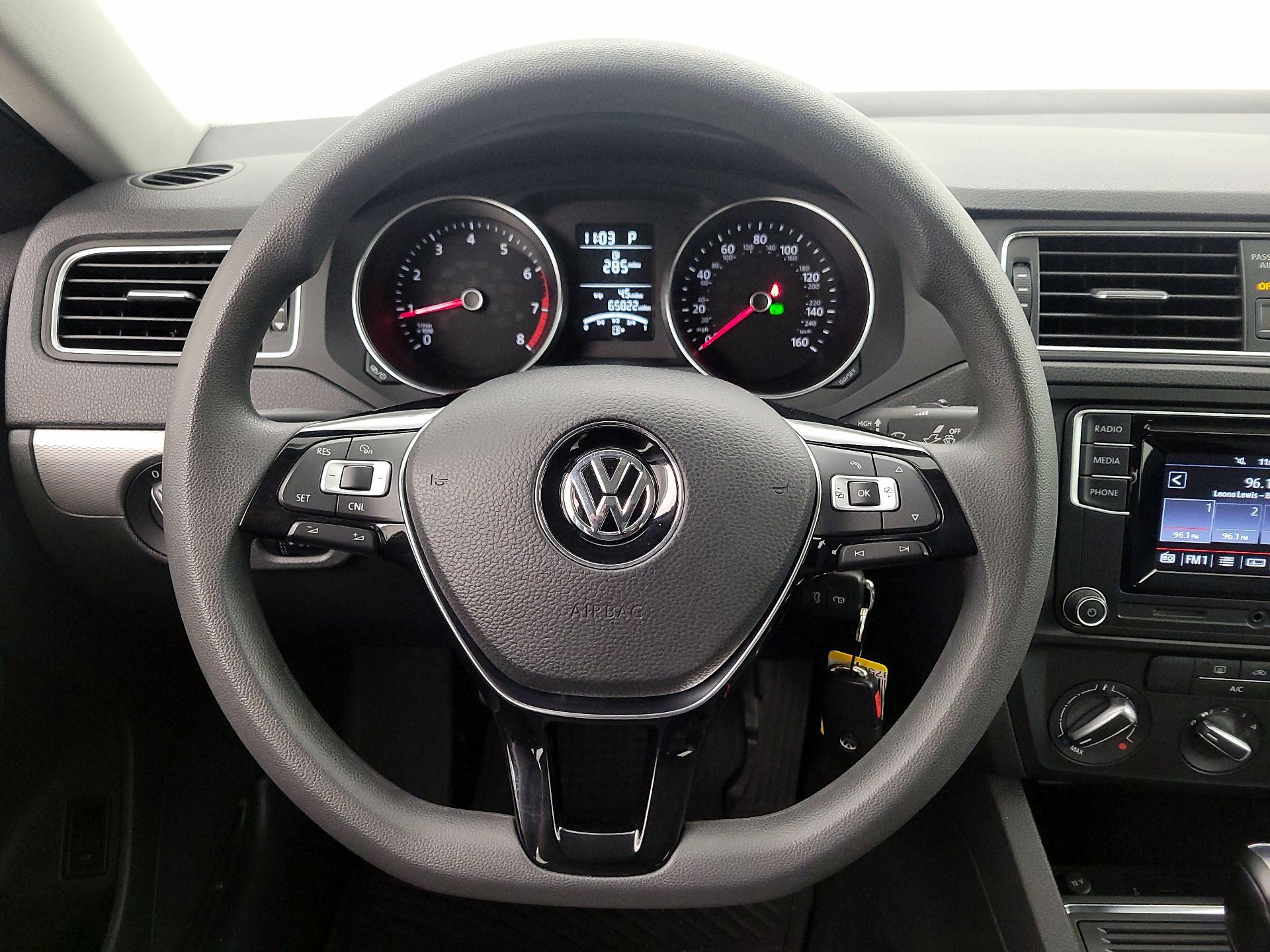 Thumbnail: 2017 Volkswagen Jetta - 10