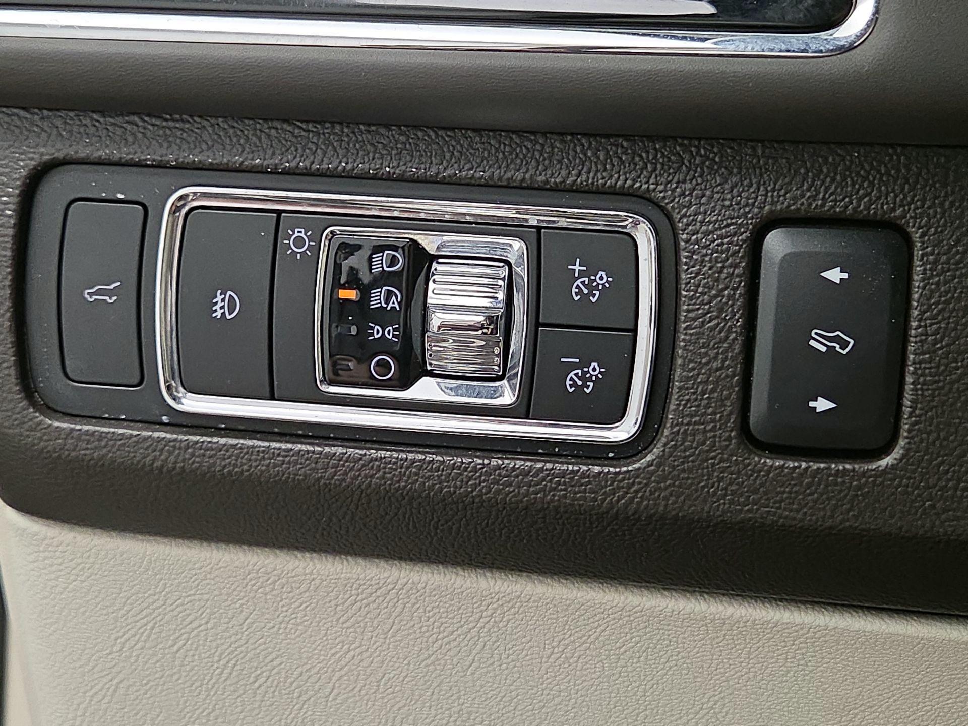 Thumbnail: 2022 Lincoln Navigator - 13