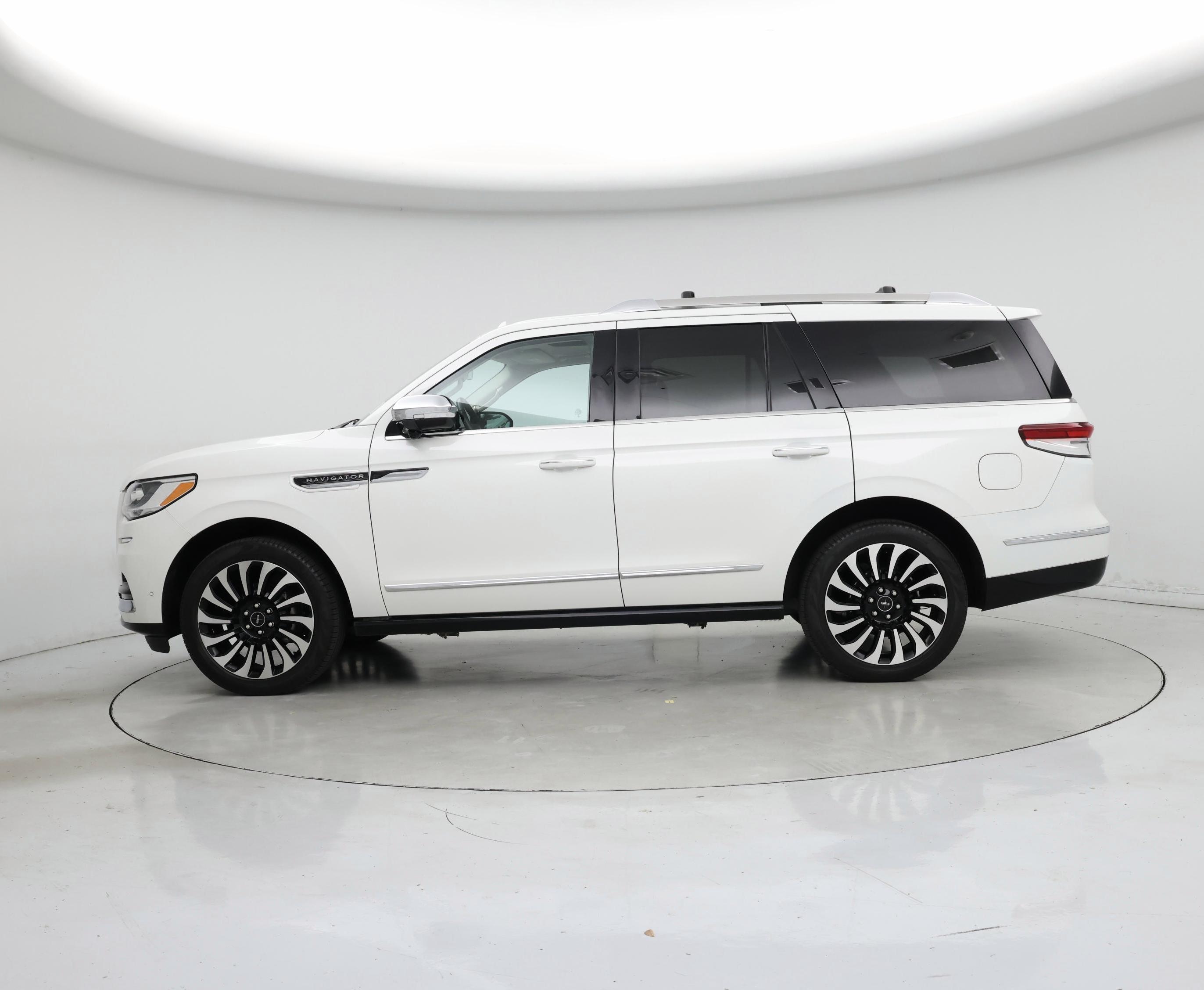 Thumbnail: 2022 Lincoln Navigator - 3