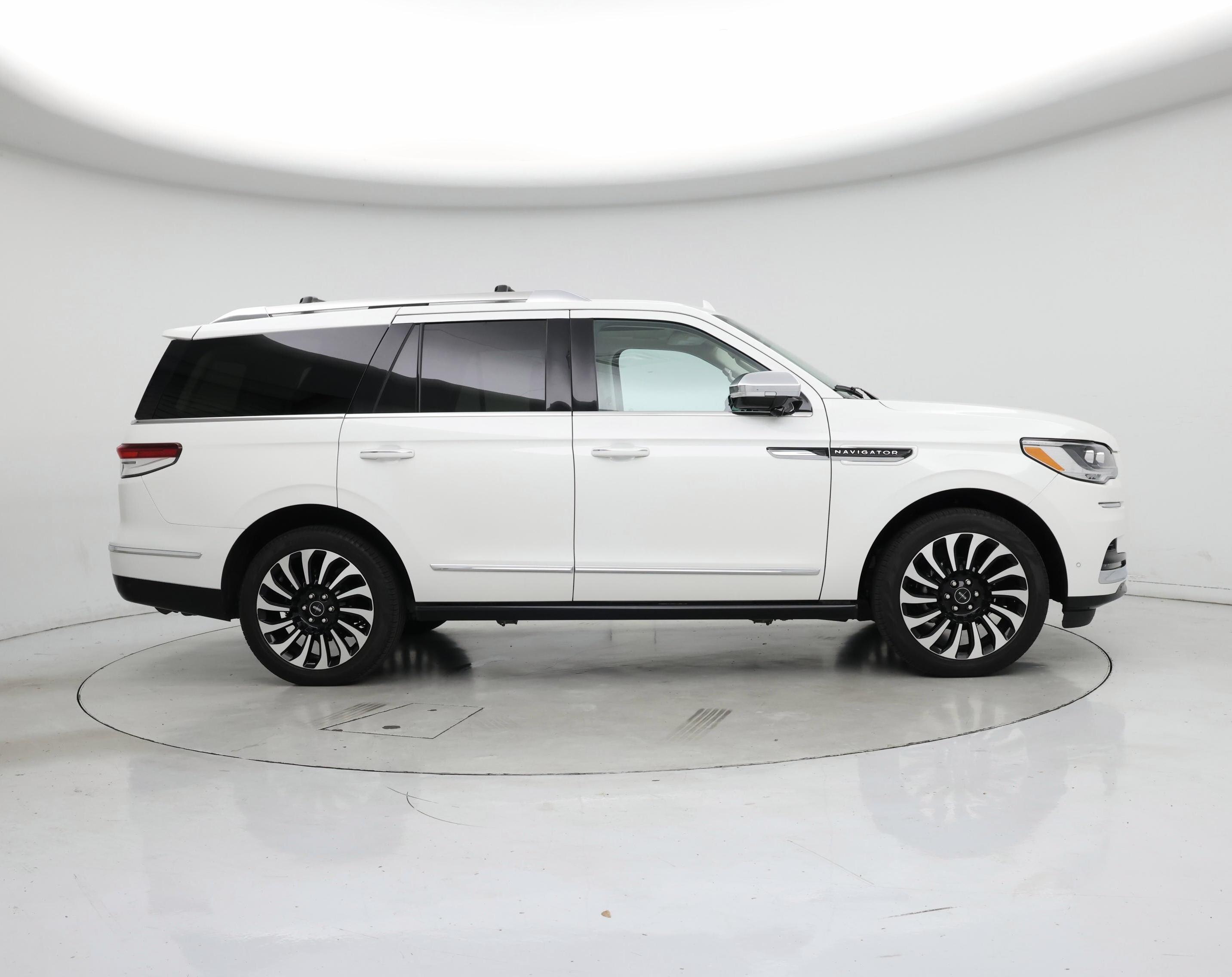 Thumbnail: 2022 Lincoln Navigator - 7