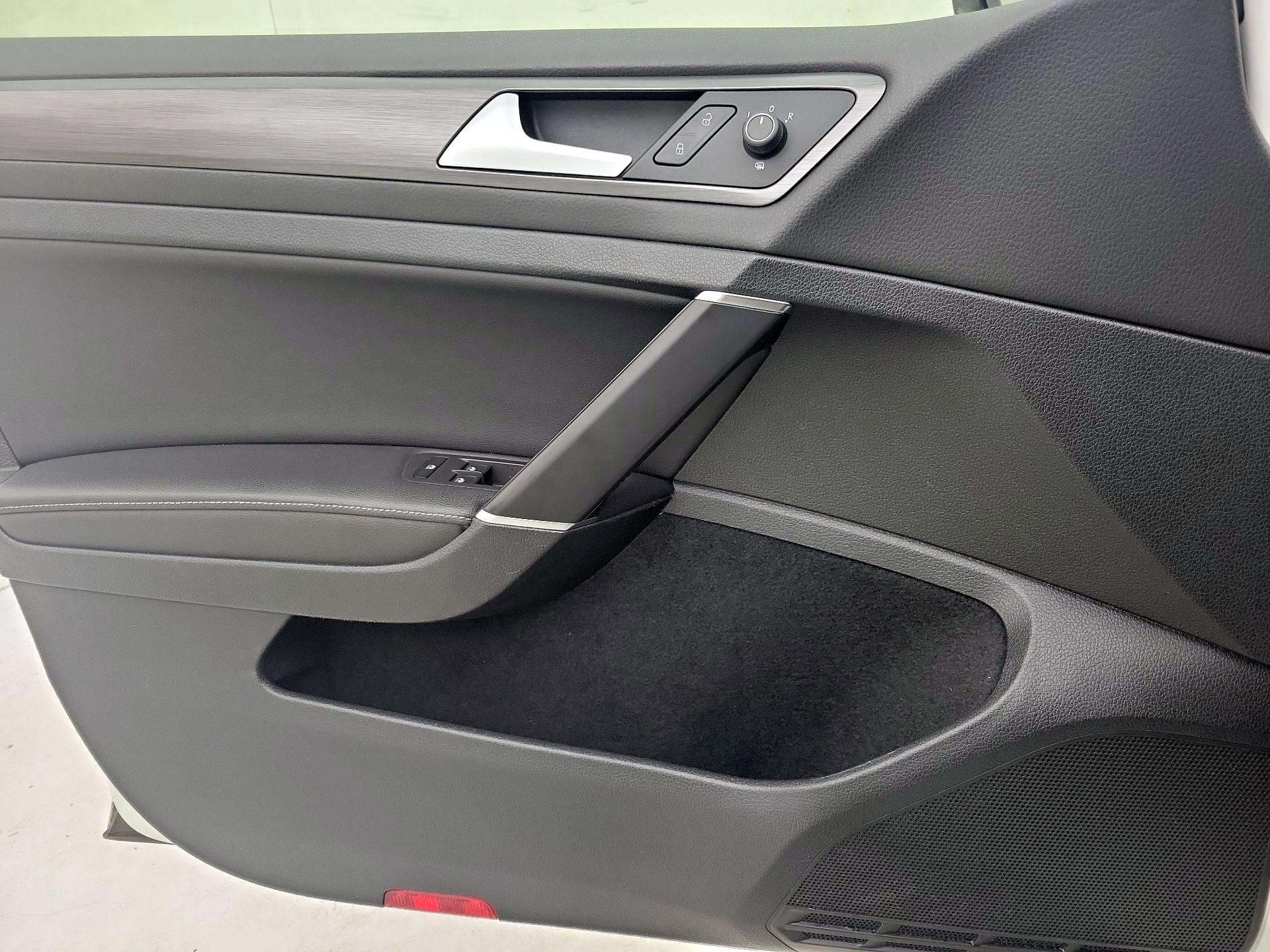 Thumbnail: 2021 Volkswagen Golf - 12