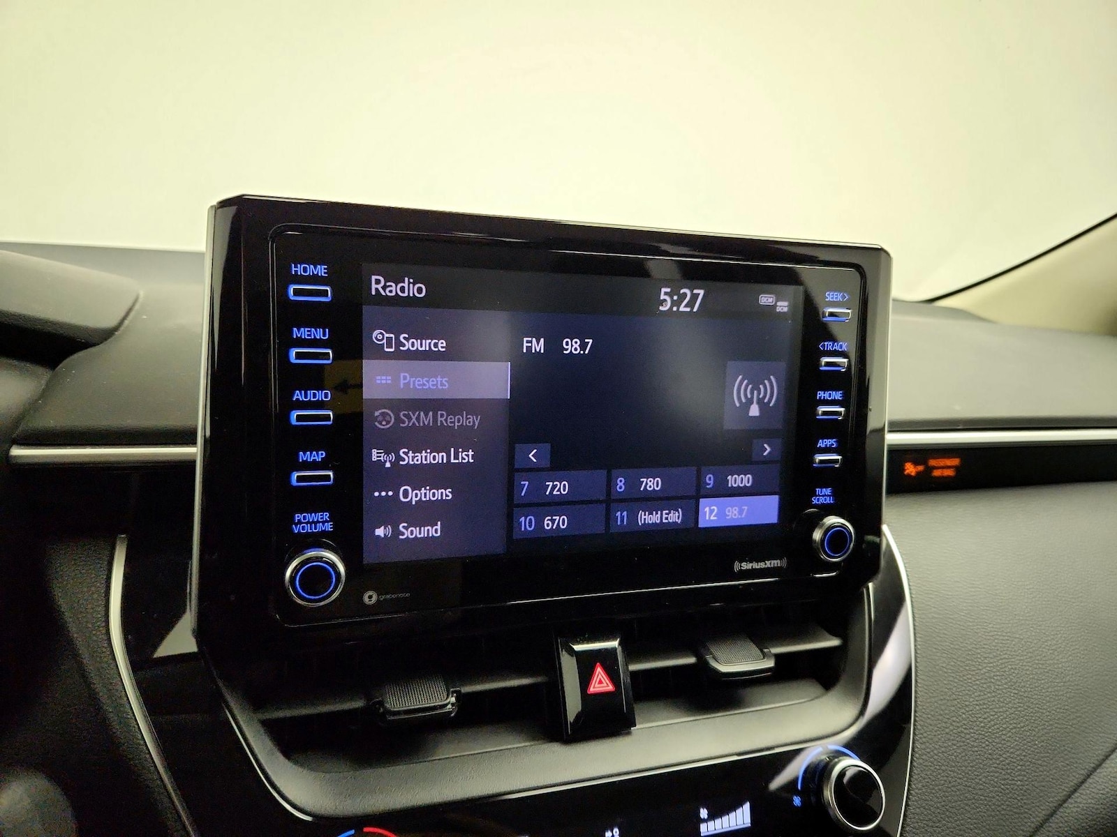 2021 Toyota Corolla LE - Photo 16