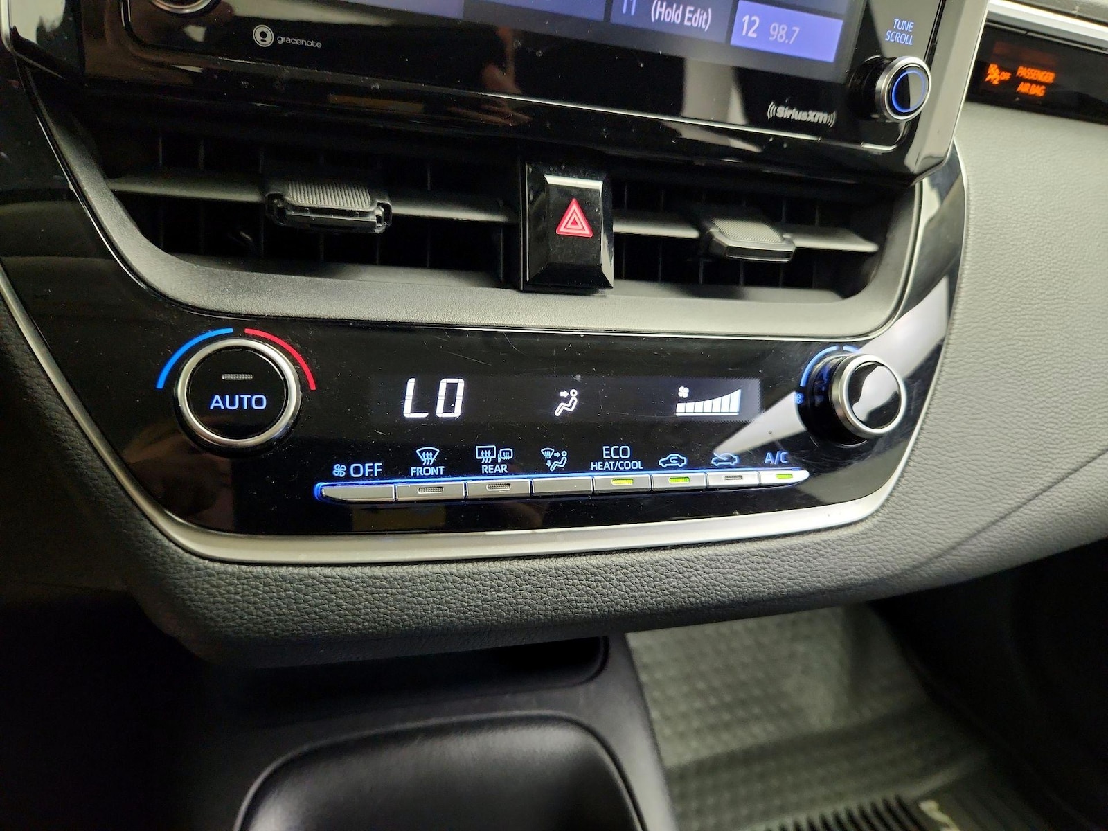 2021 Toyota Corolla LE - Photo 17