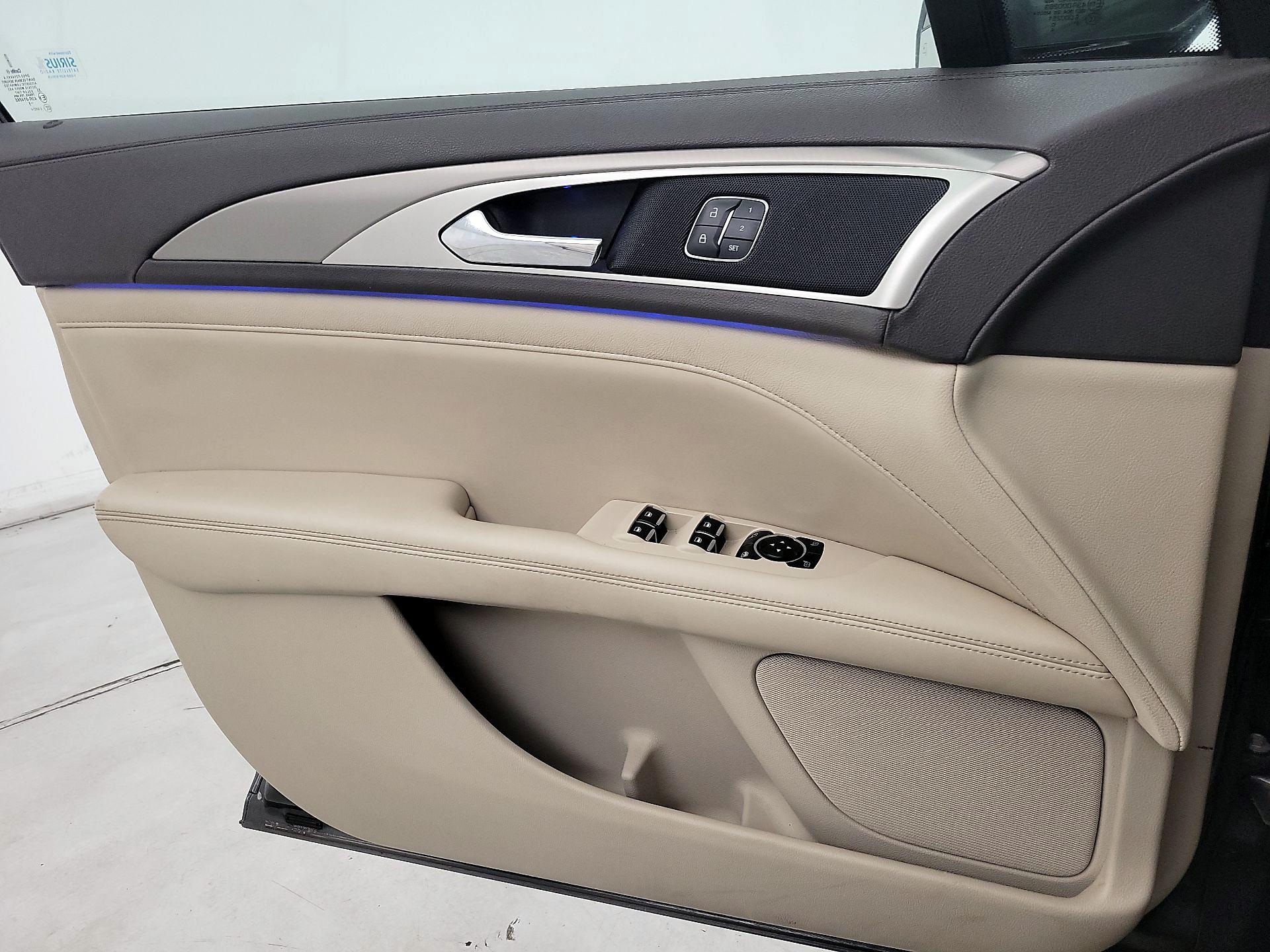 Thumbnail: 2017 Lincoln MKZ - 10