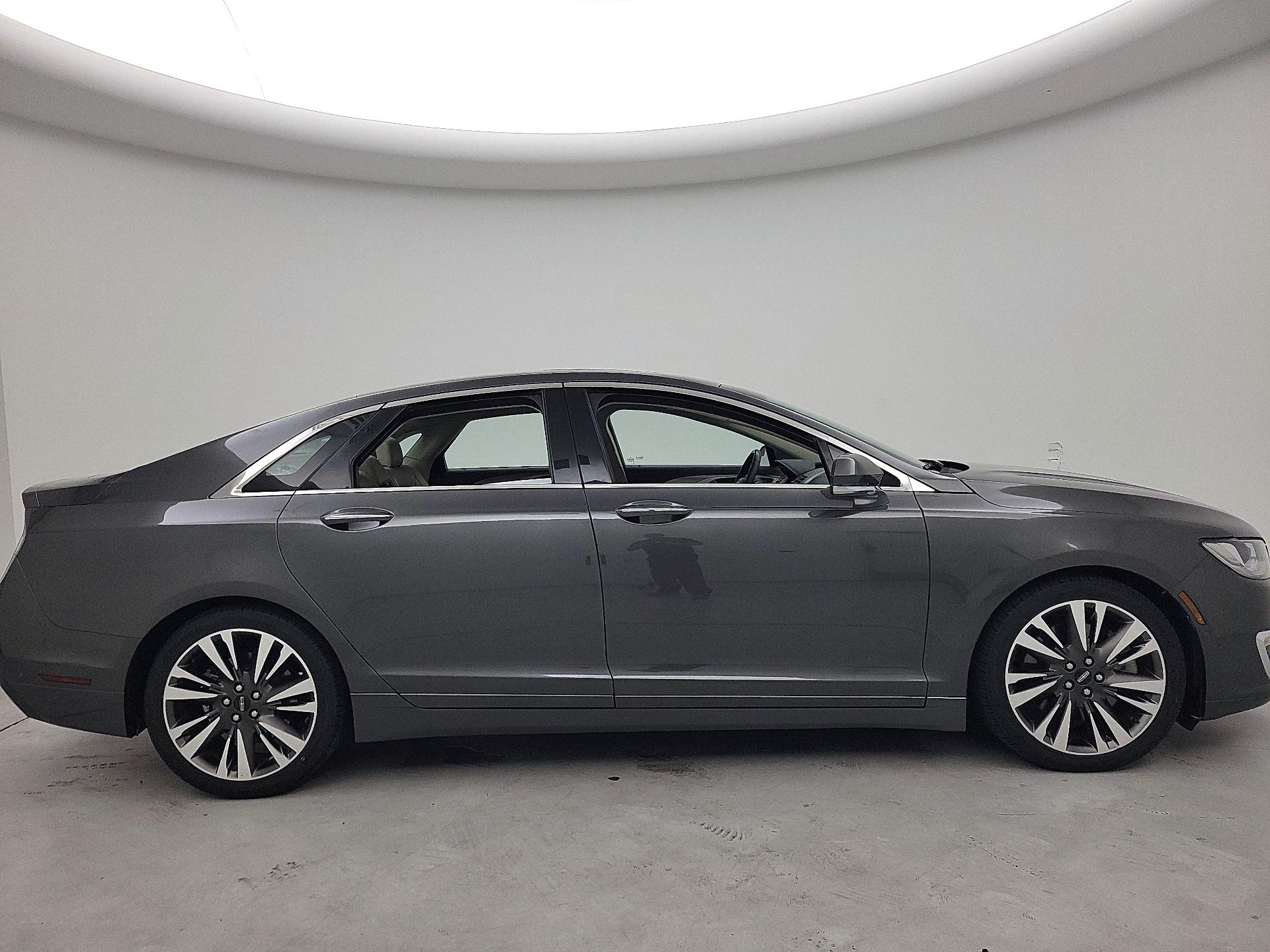 Thumbnail: 2017 Lincoln MKZ - 4