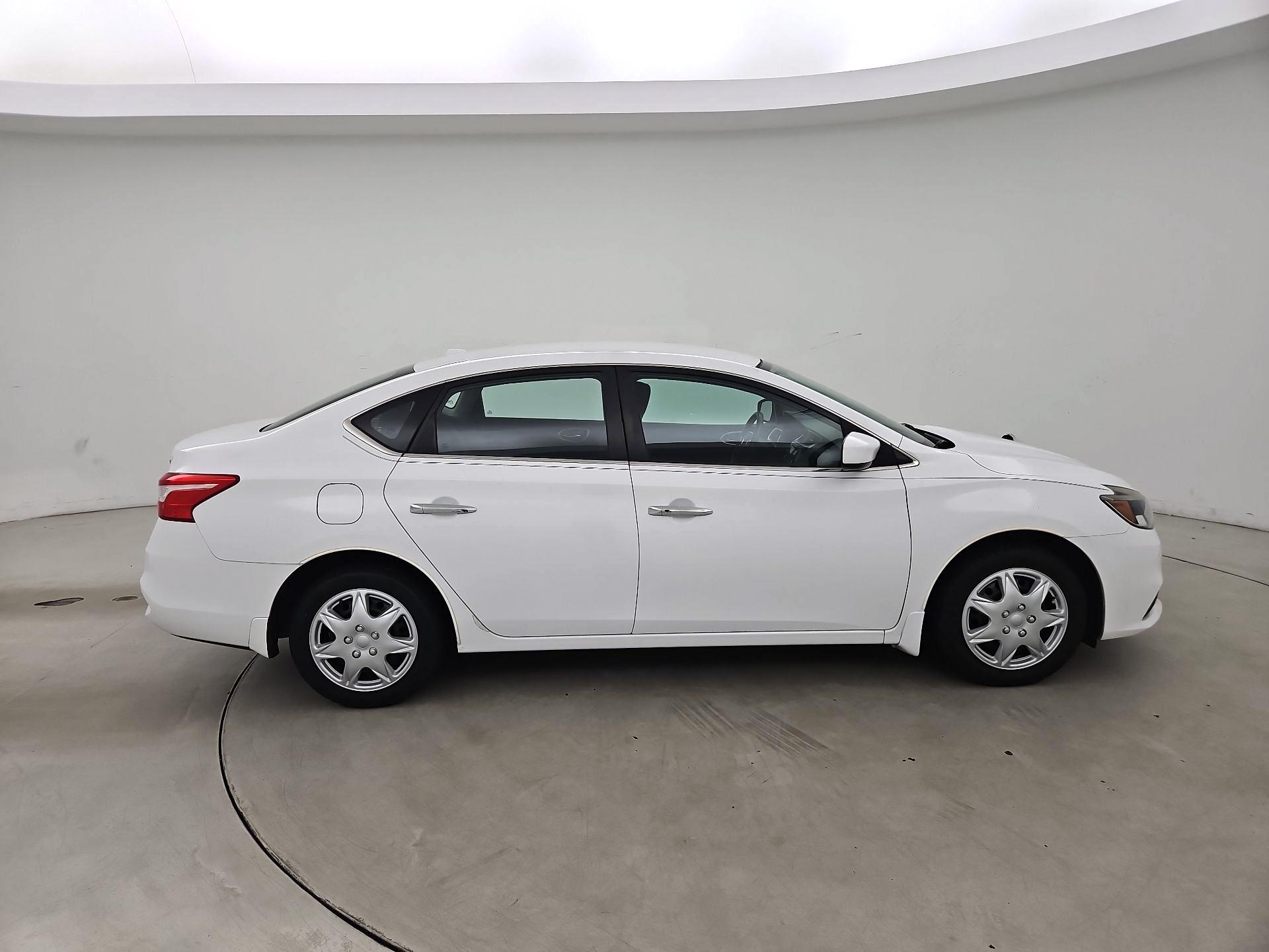 Thumbnail: 2017 Nissan Sentra - 4