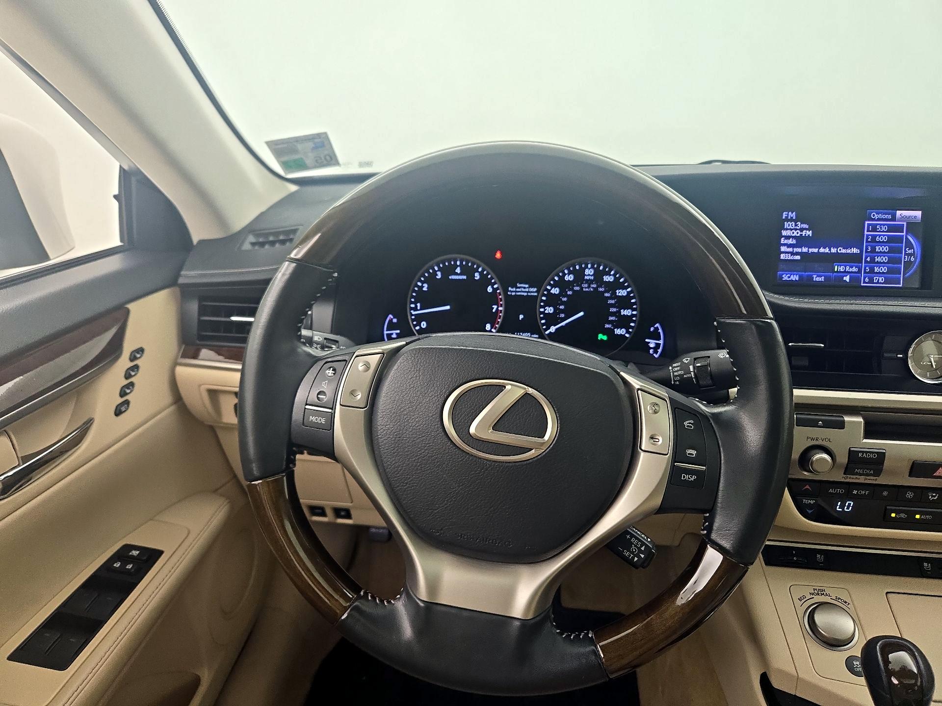 Thumbnail: 2014 Lexus ES - 10