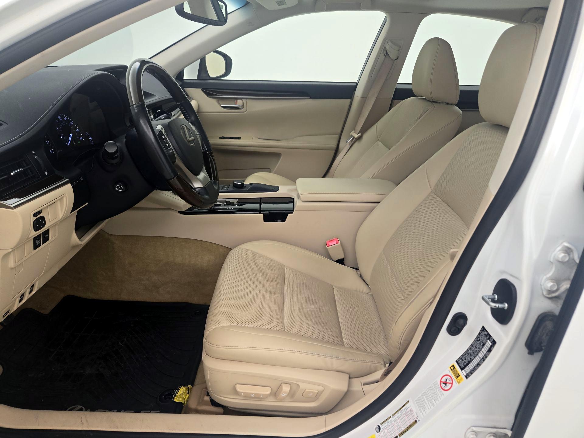 Thumbnail: 2014 Lexus ES - 11