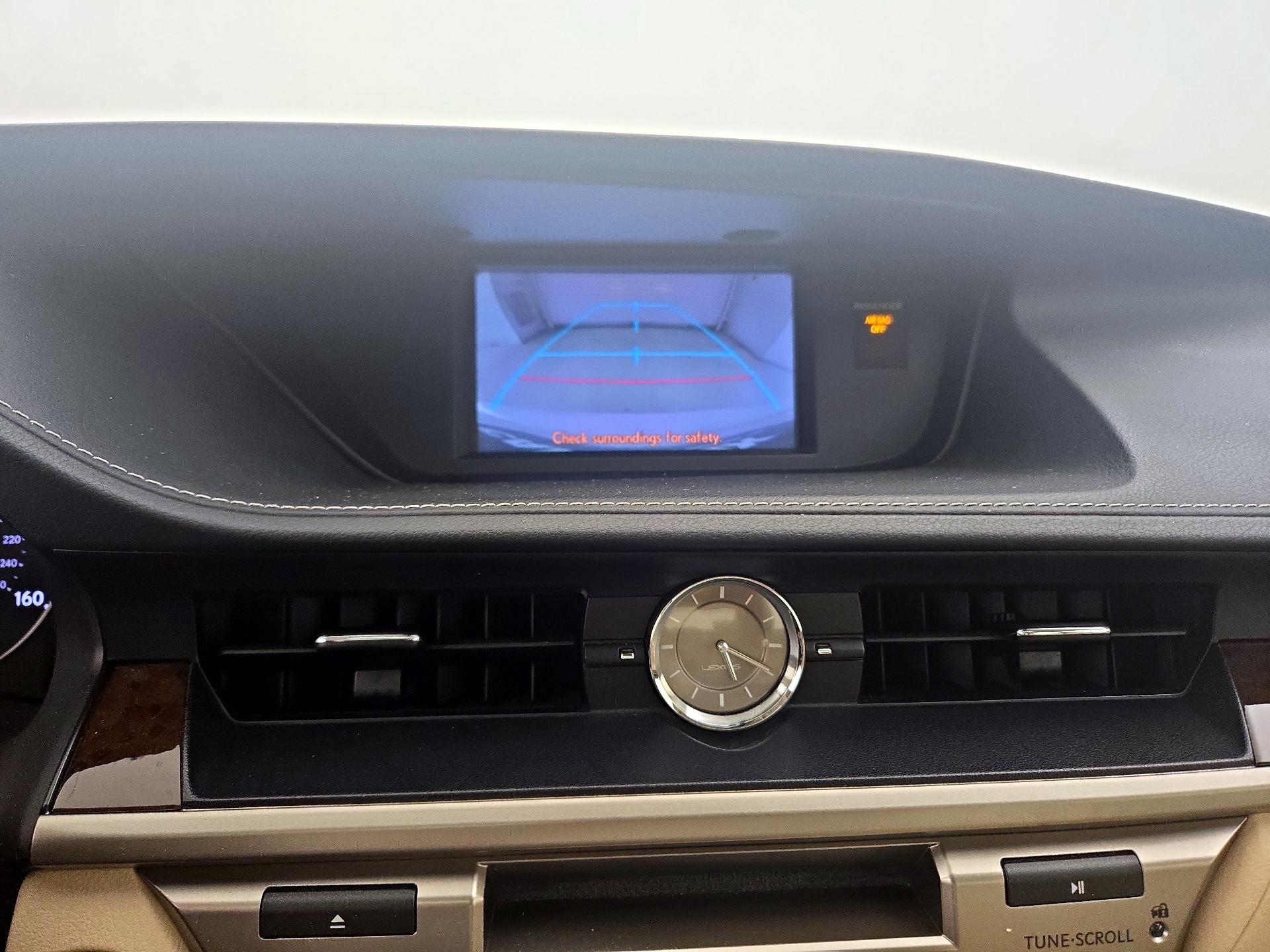 Thumbnail: 2014 Lexus ES - 14