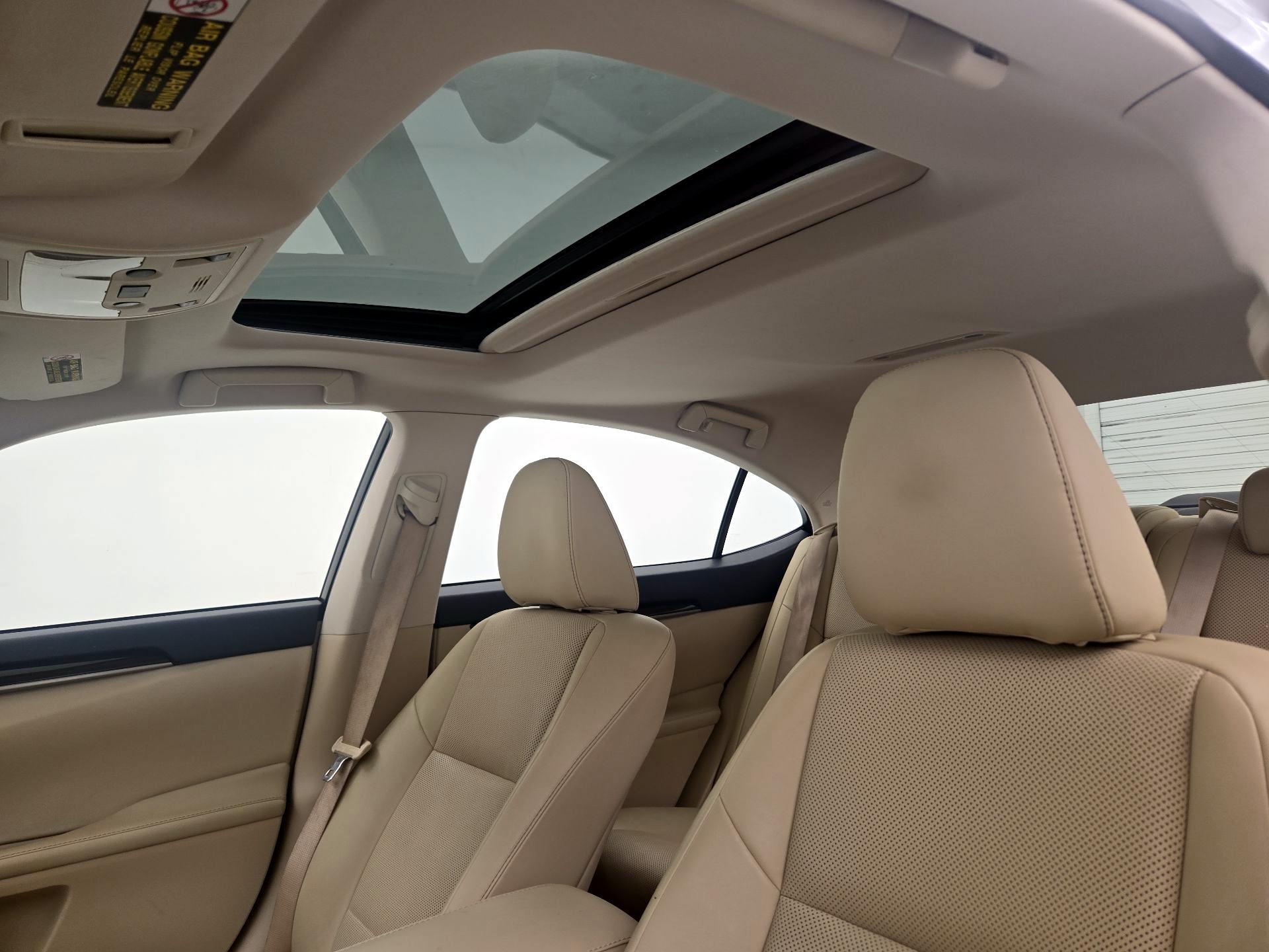 Thumbnail: 2014 Lexus ES - 19