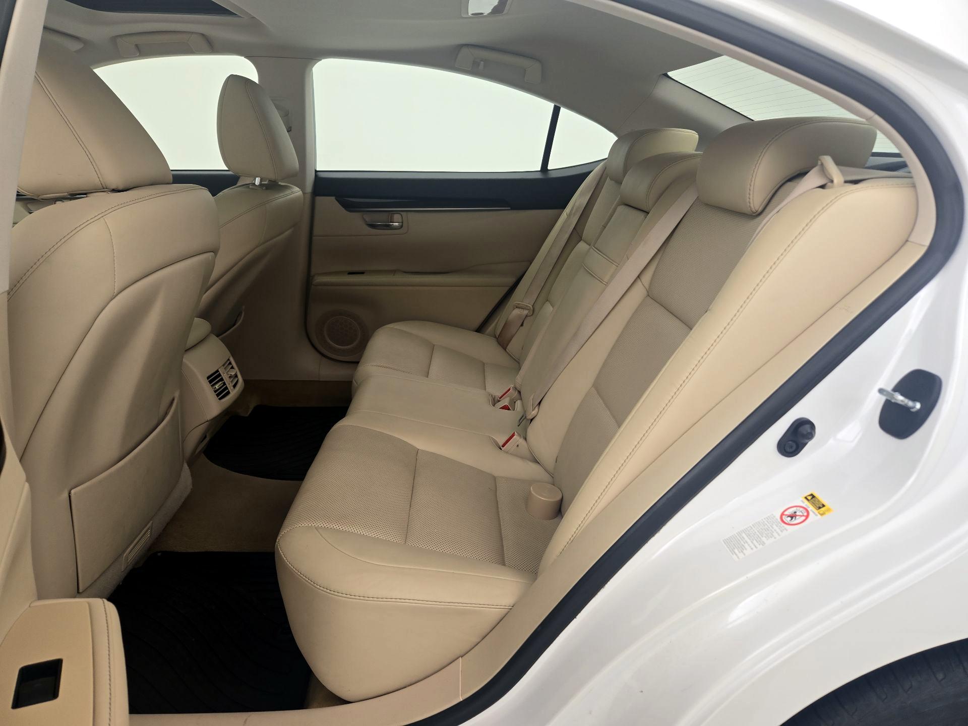 Thumbnail: 2014 Lexus ES - 20